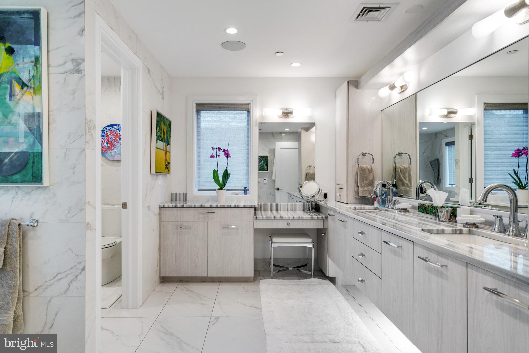 LOGAN SQUARE - Residential