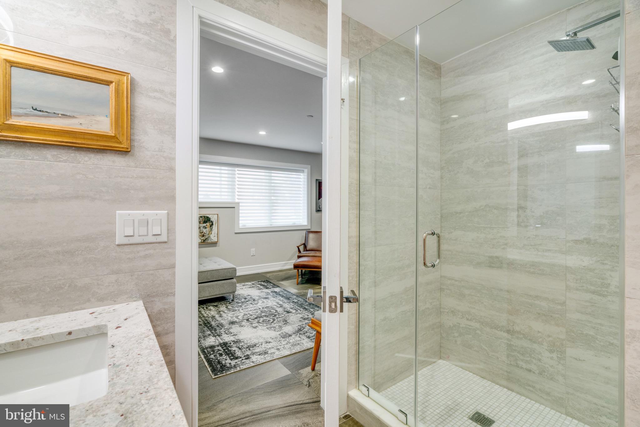 LOGAN SQUARE - Residential