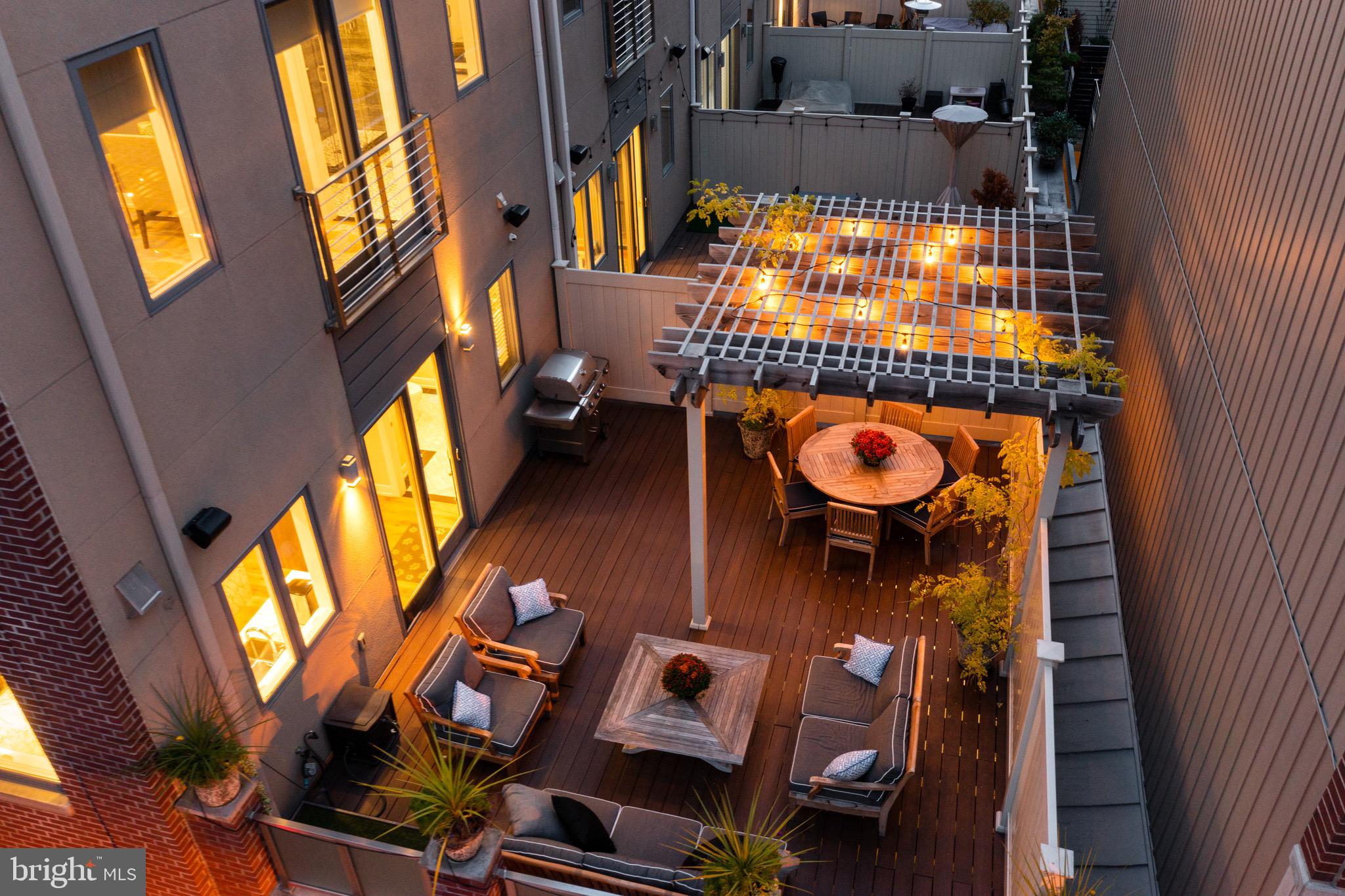 LOGAN SQUARE - Residential