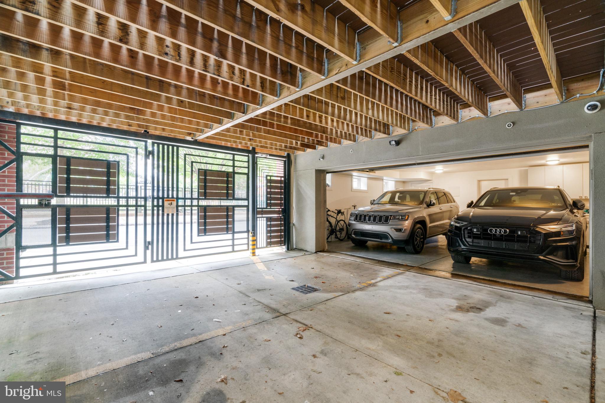 LOGAN SQUARE - Residential