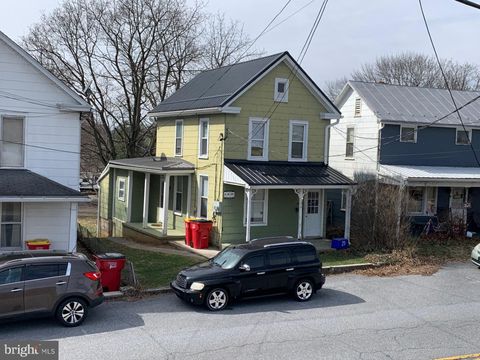 Multifamily For Sale - 106 Middle Spring Avenue Ave<br/> SHIPPENSBURG, PA 17257