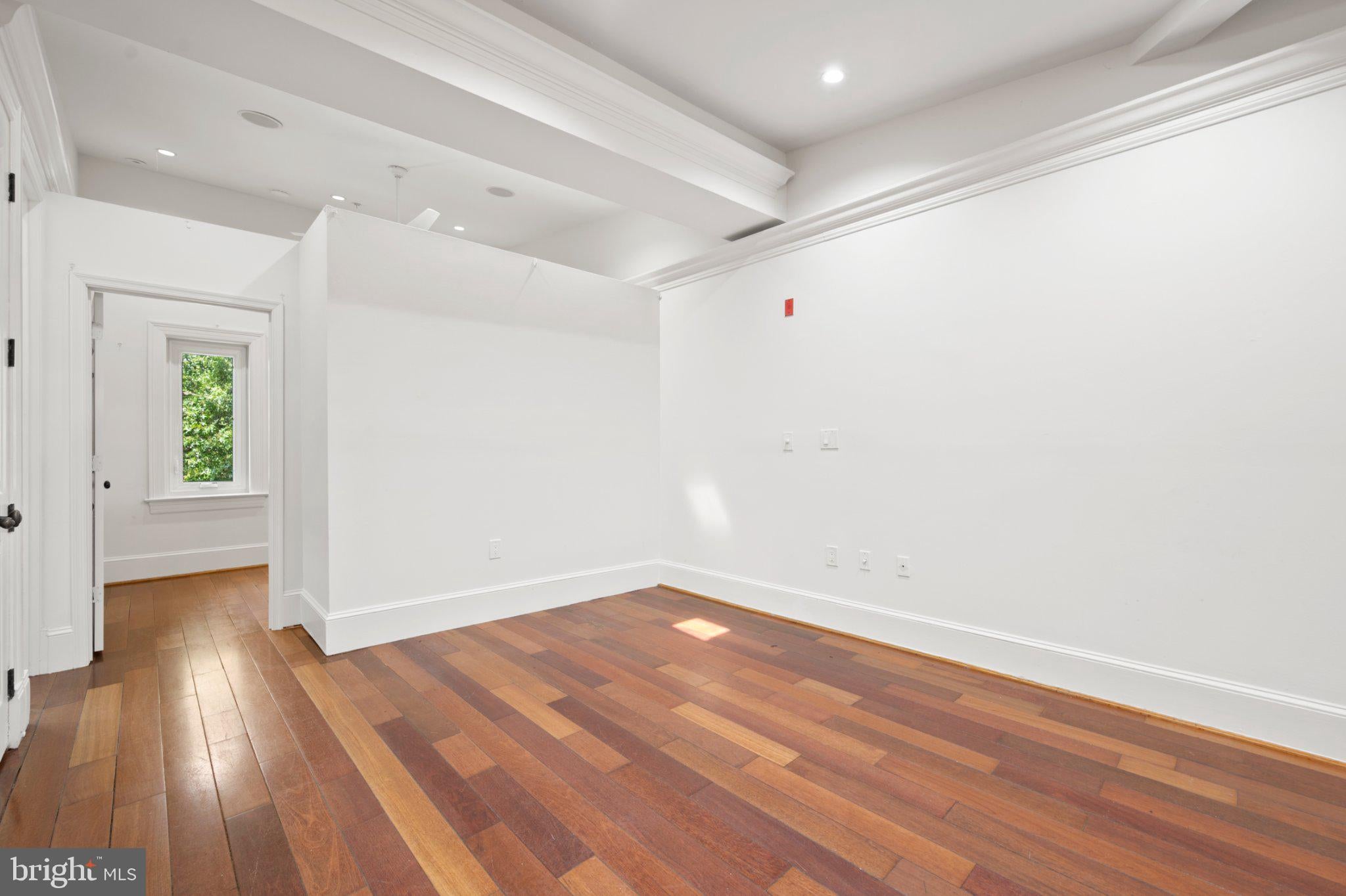 936 MADISON STREET NW 201