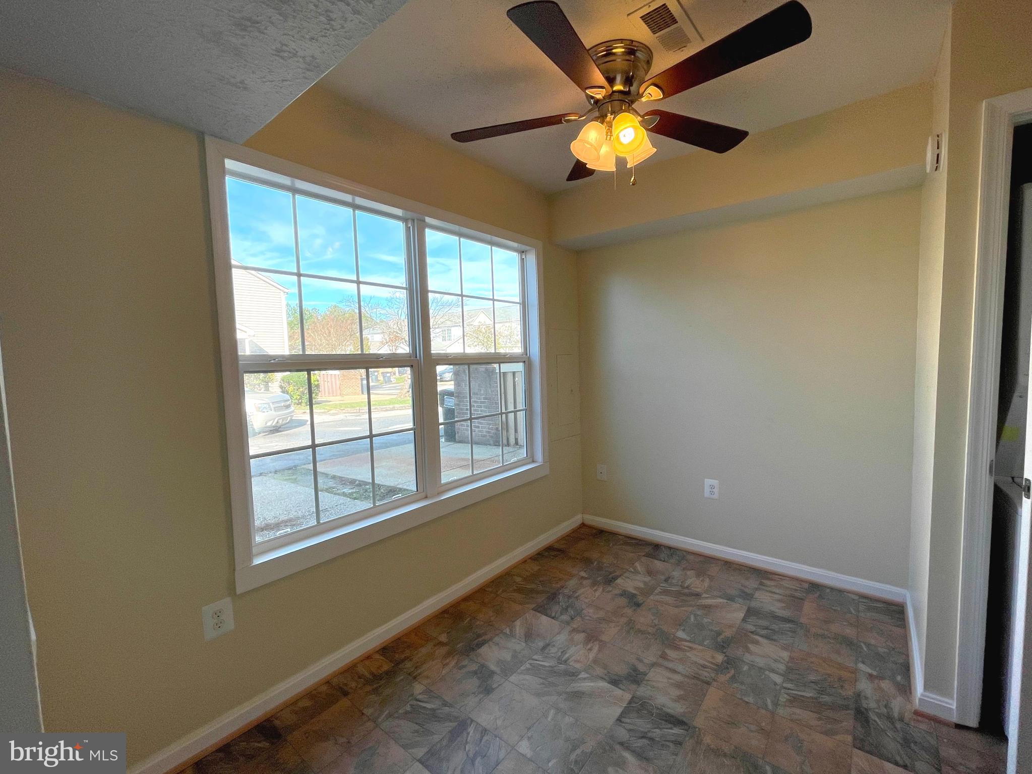 COLUMBIA COMMONS - Residential Lease