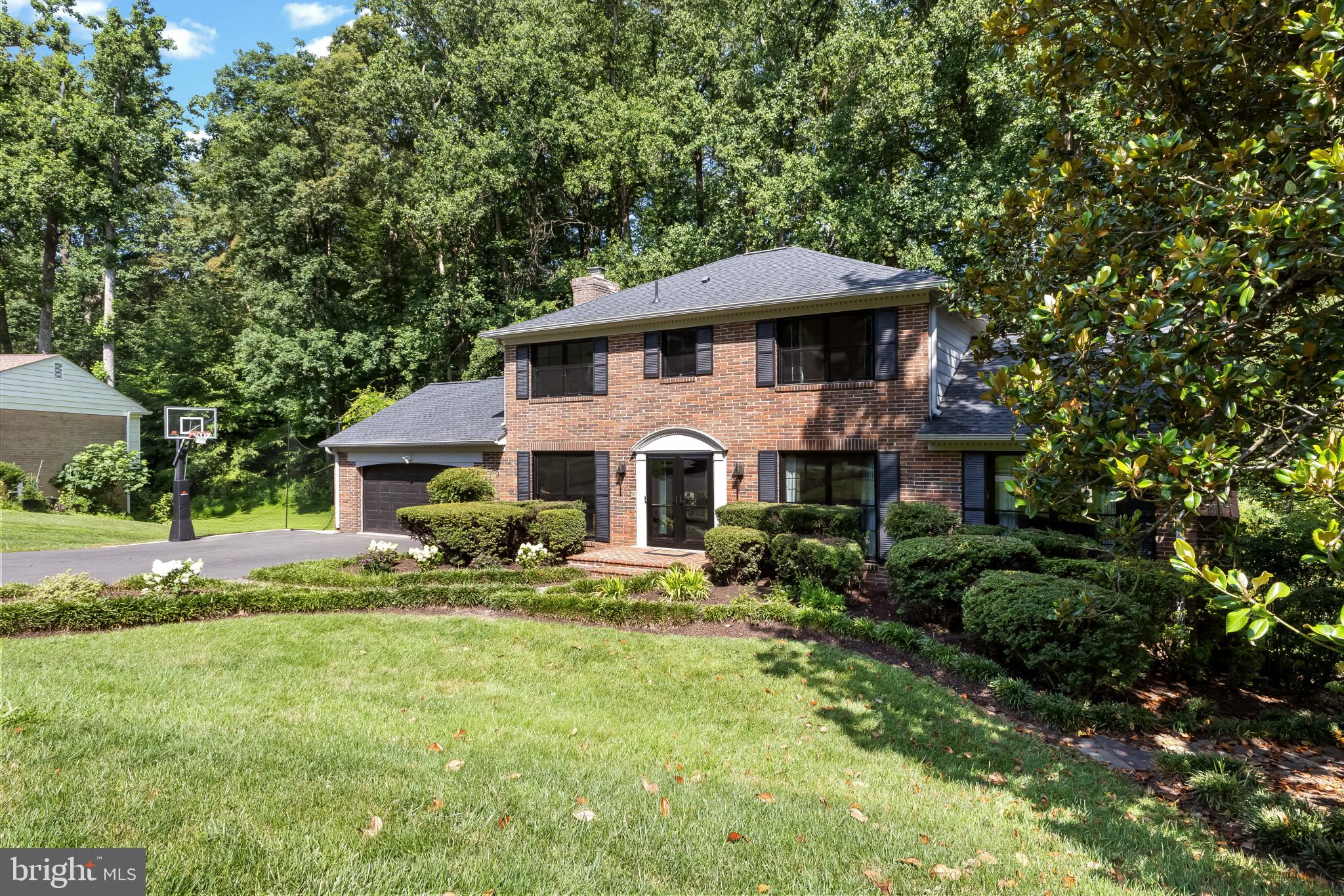 8908 LYNNHURST DRIVE