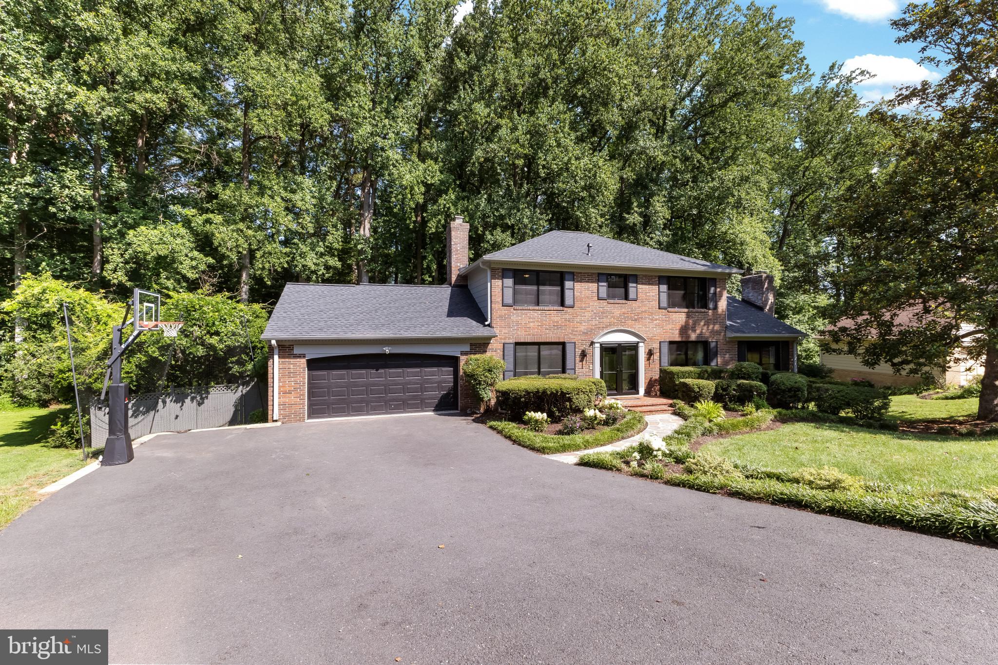 8908 LYNNHURST DRIVE
