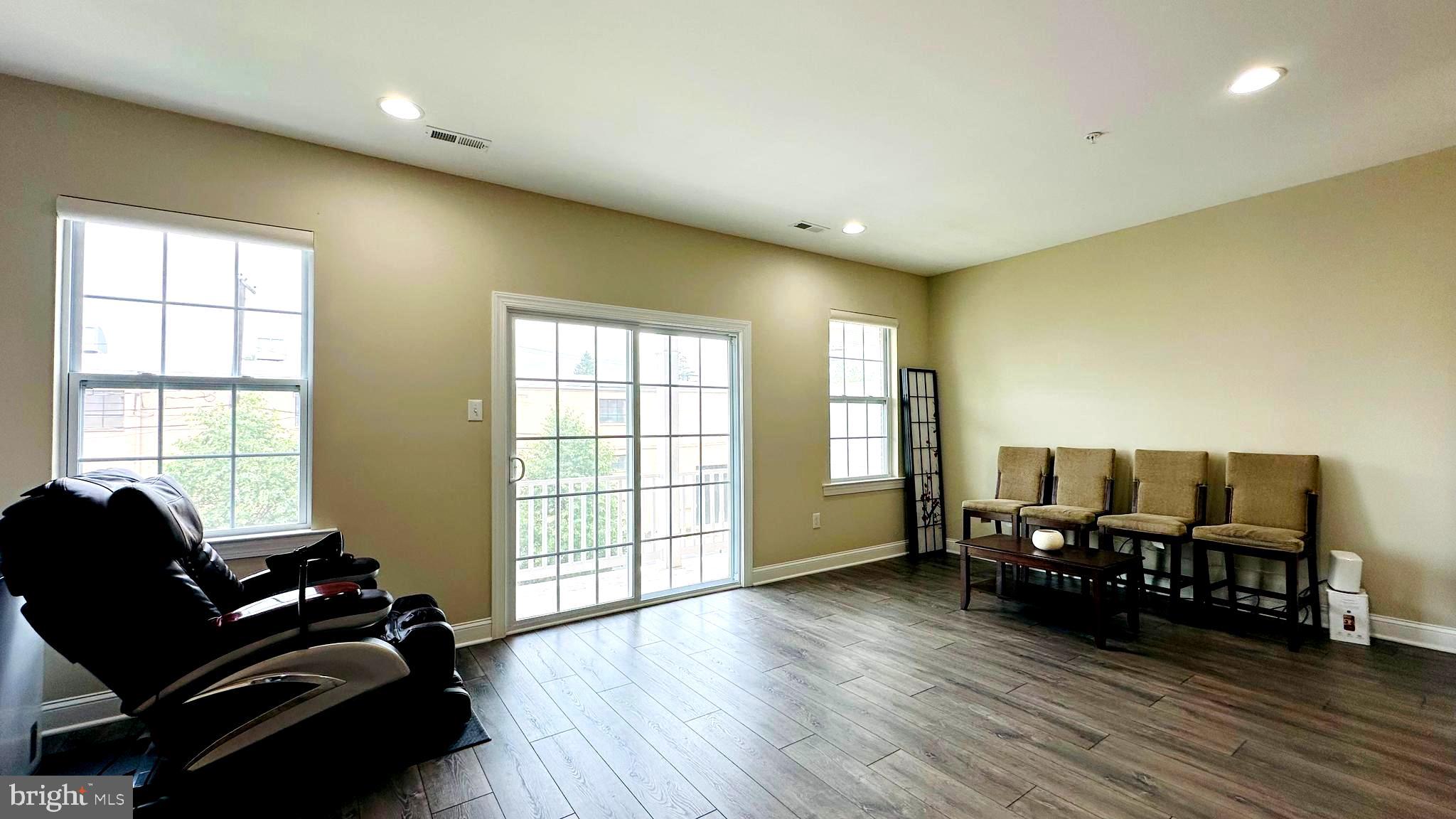 PENN SQ - Residential