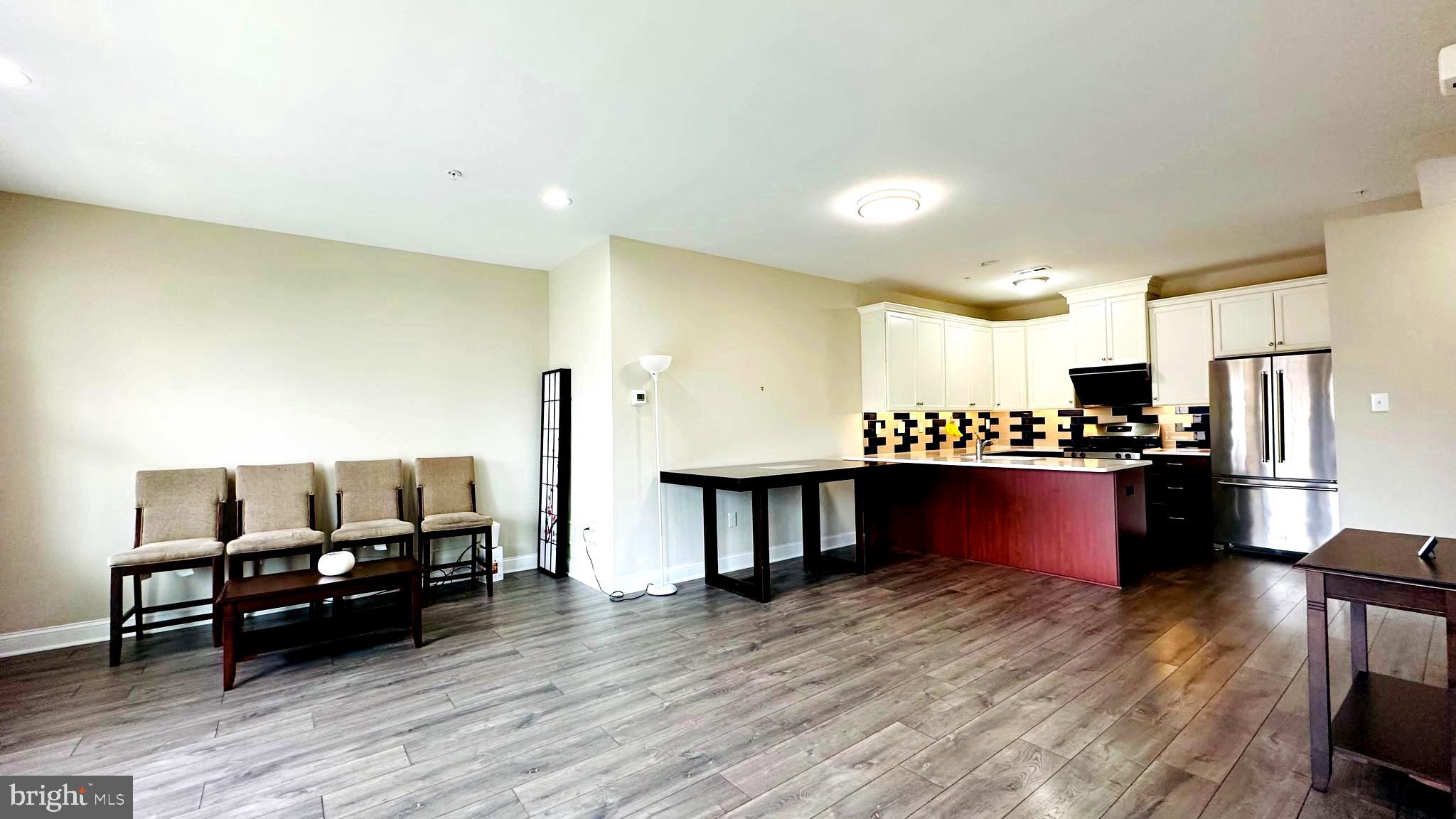 PENN SQ - Residential