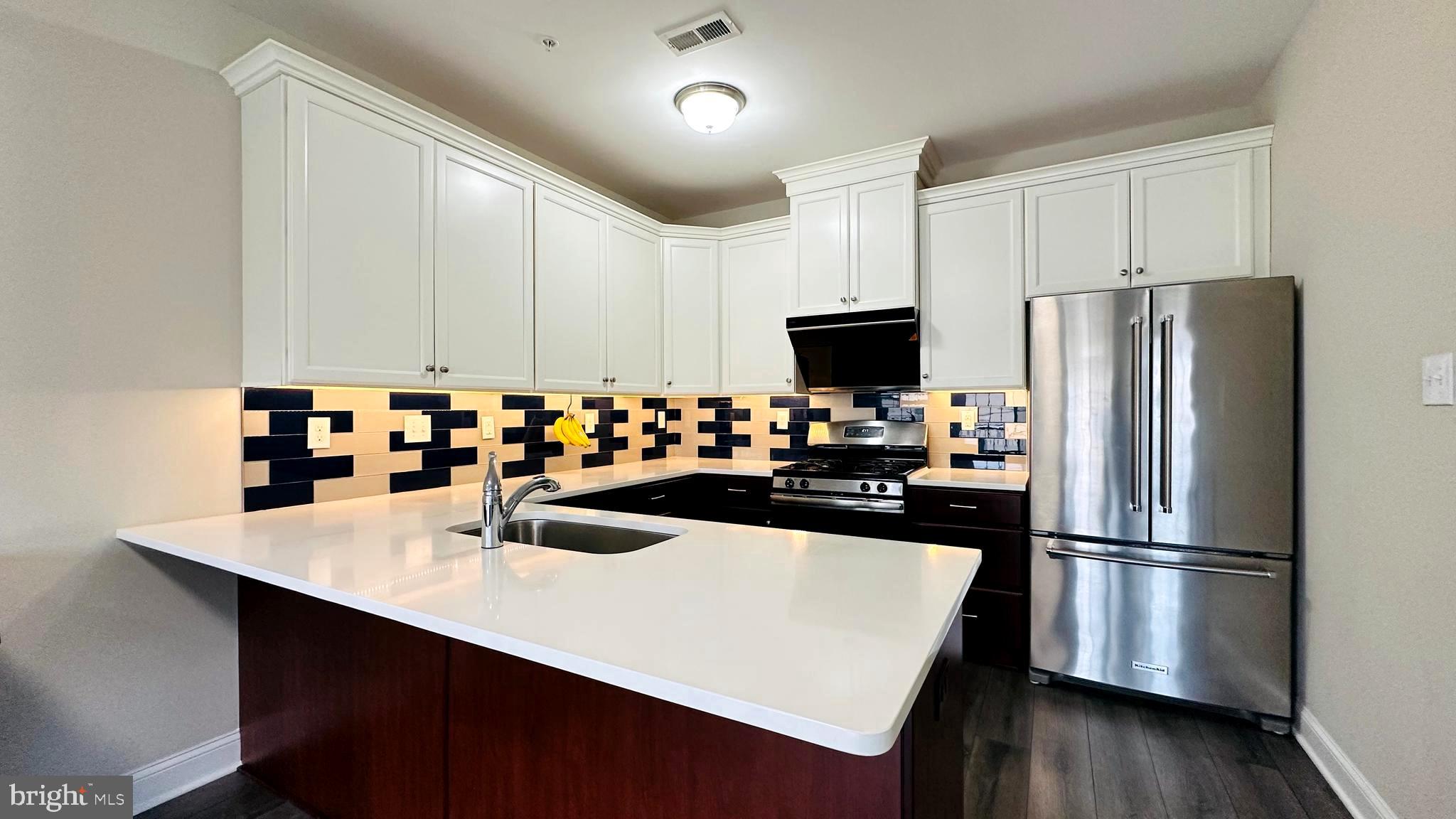 PENN SQ - Residential