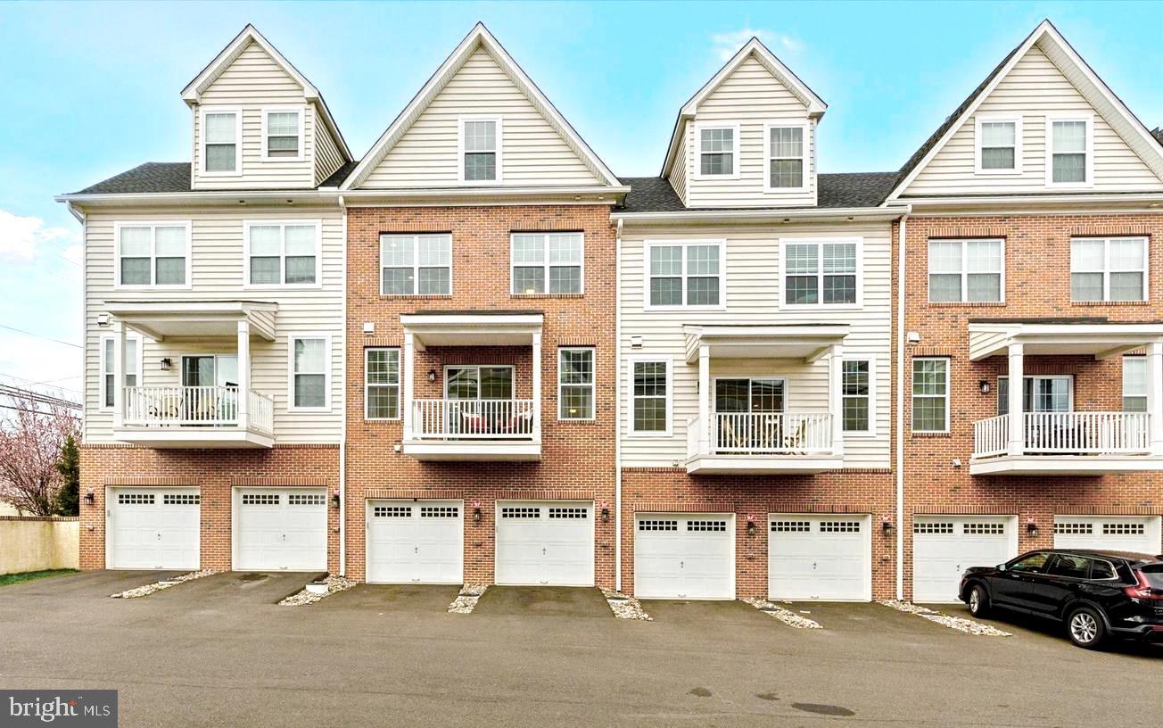 PENN SQ - Residential