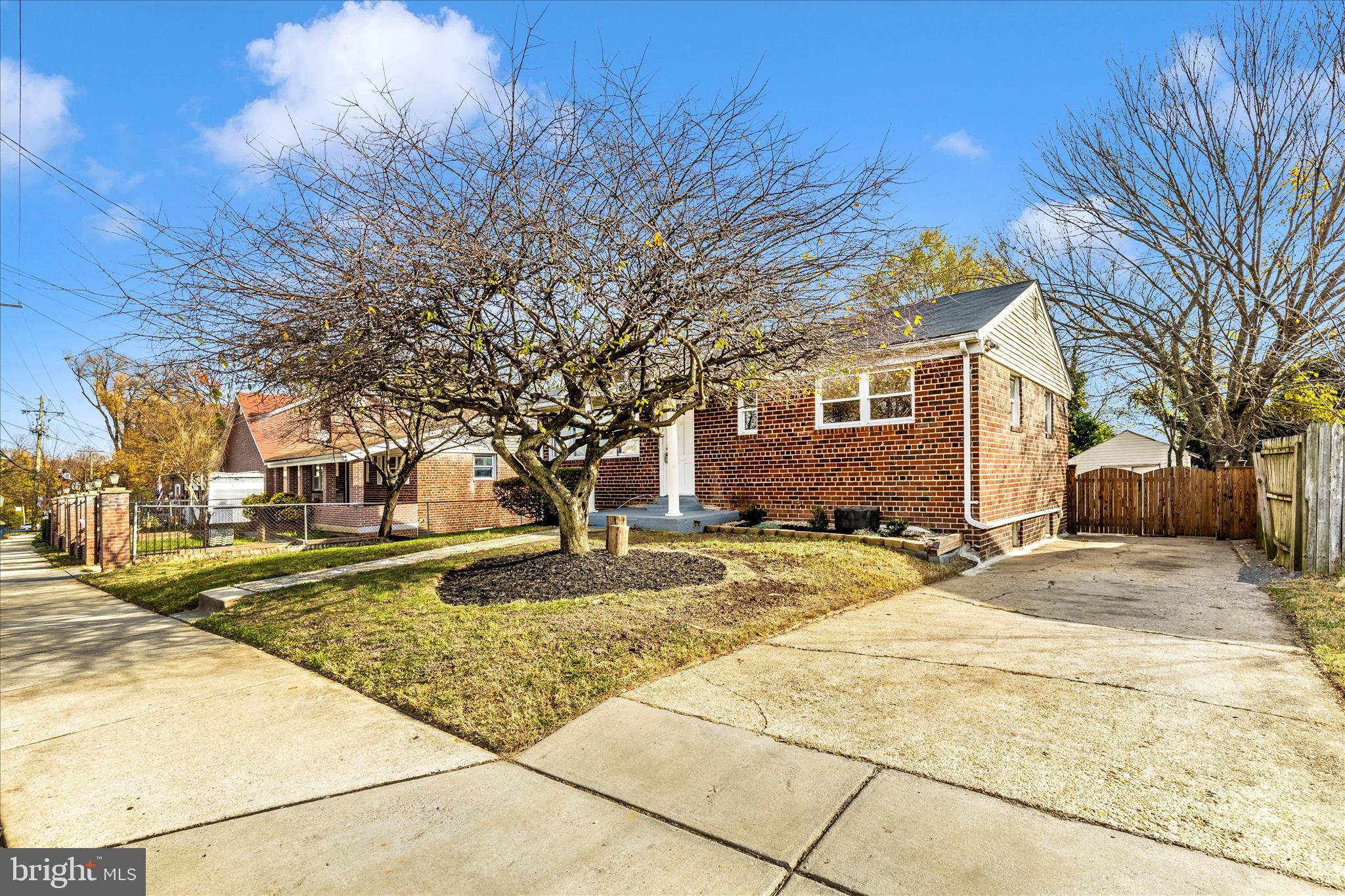 ADELPHI KNOLLS - Residential