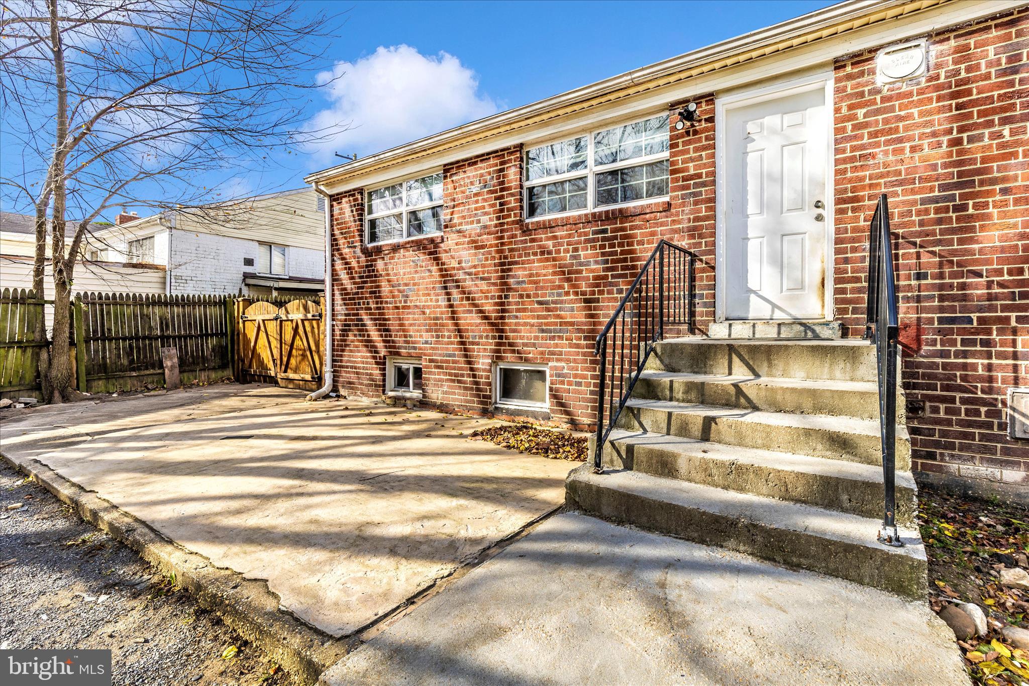 ADELPHI KNOLLS - Residential