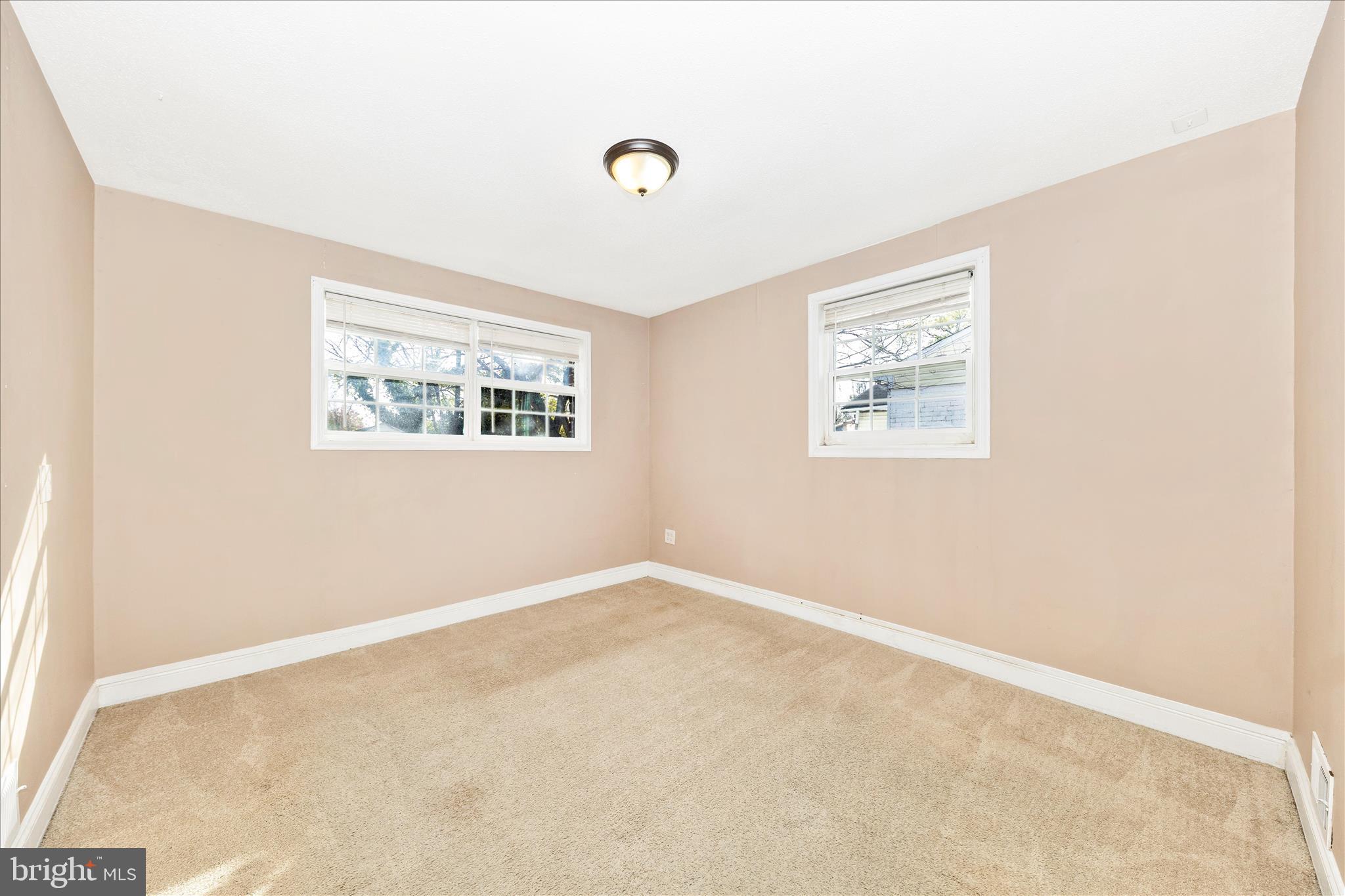 ADELPHI KNOLLS - Residential