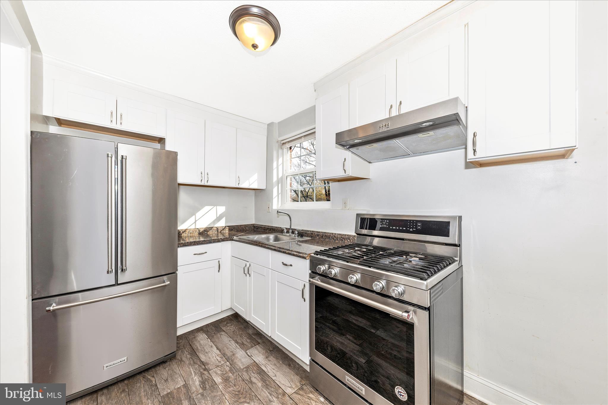 ADELPHI KNOLLS - Residential