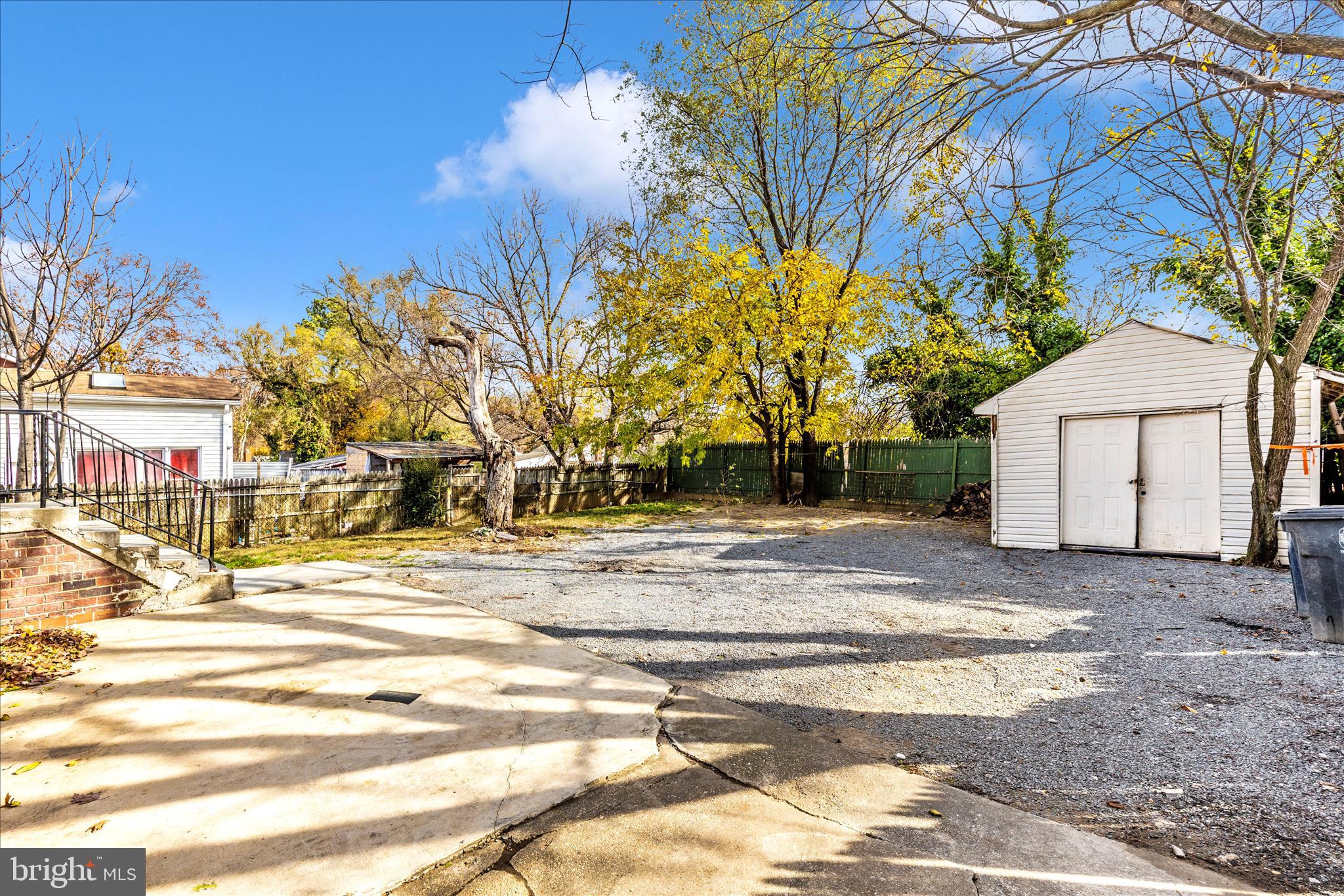 ADELPHI KNOLLS - Residential