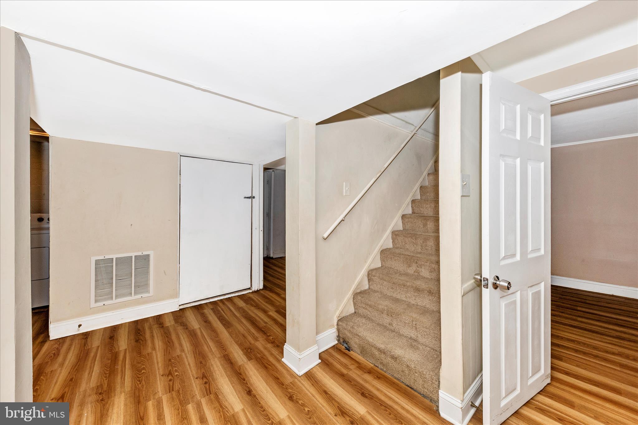 ADELPHI KNOLLS - Residential