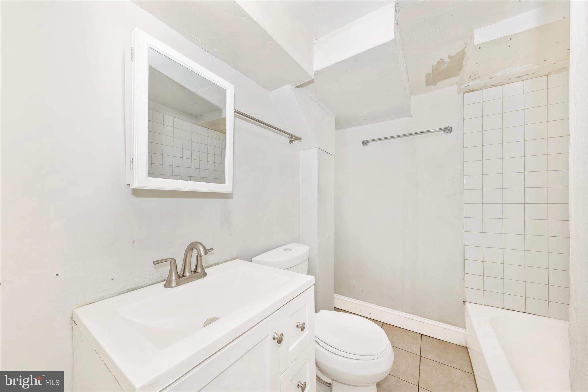 ADELPHI KNOLLS - Residential