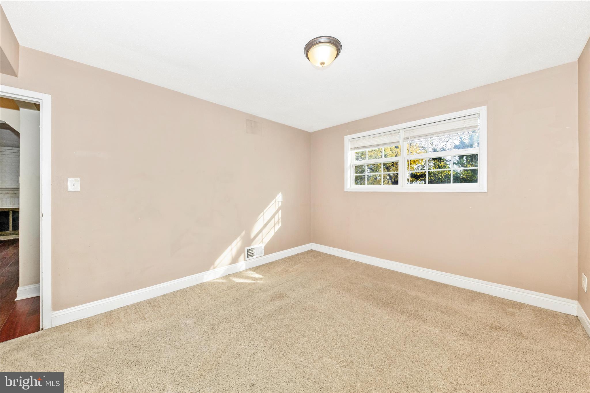 ADELPHI KNOLLS - Residential