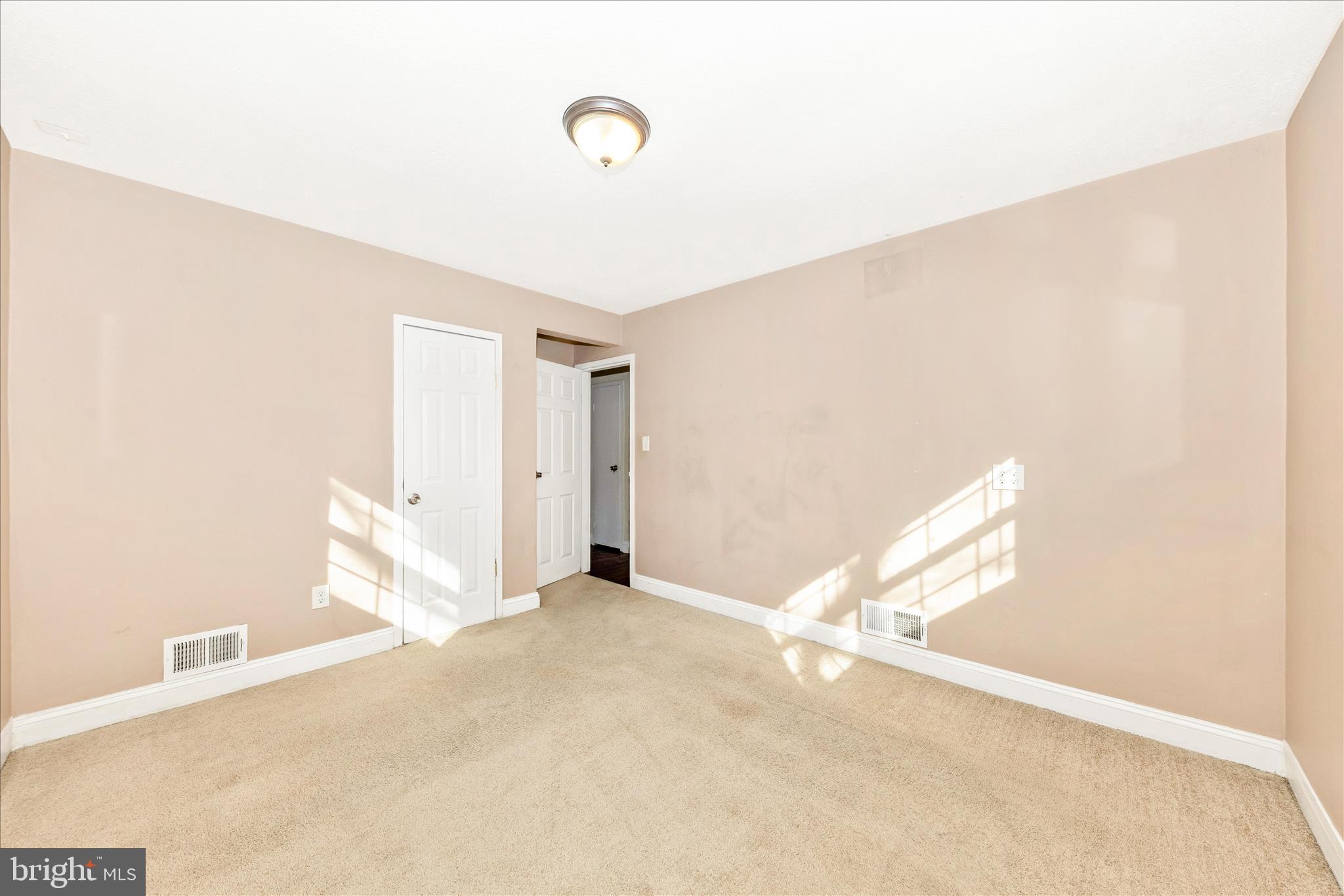 ADELPHI KNOLLS - Residential