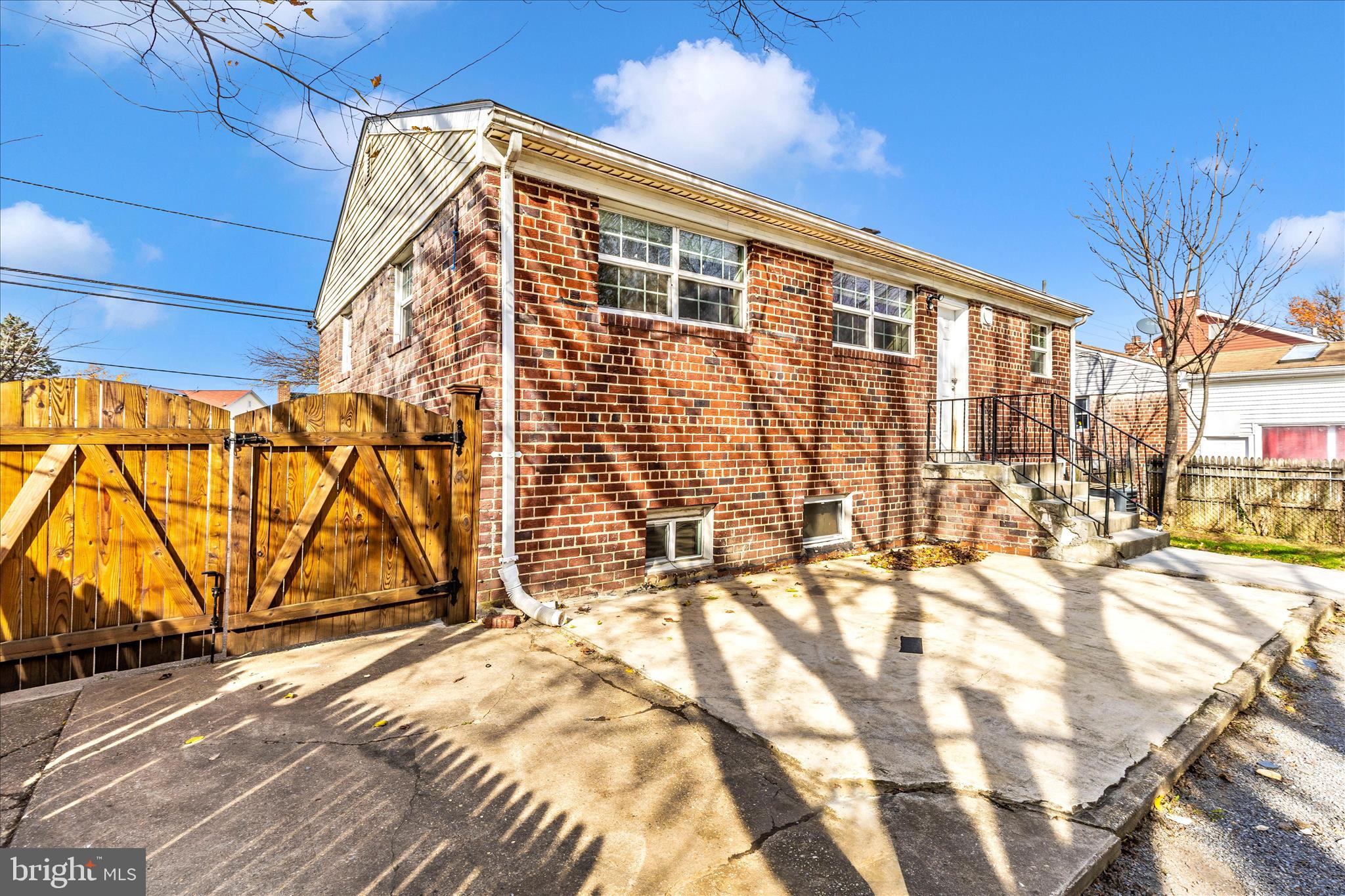 ADELPHI KNOLLS - Residential