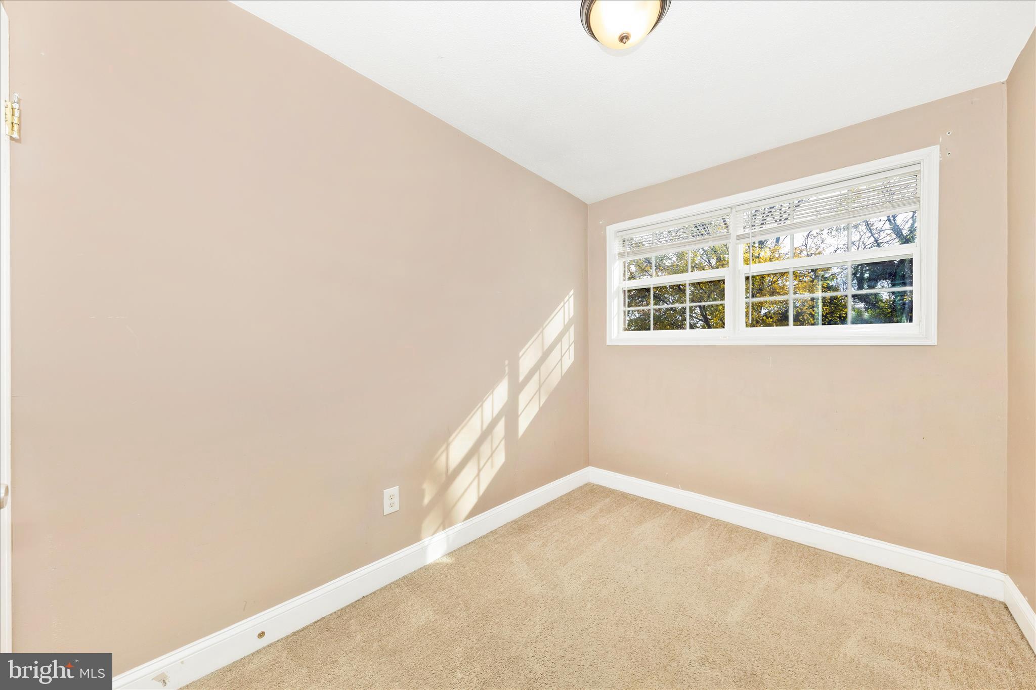 ADELPHI KNOLLS - Residential