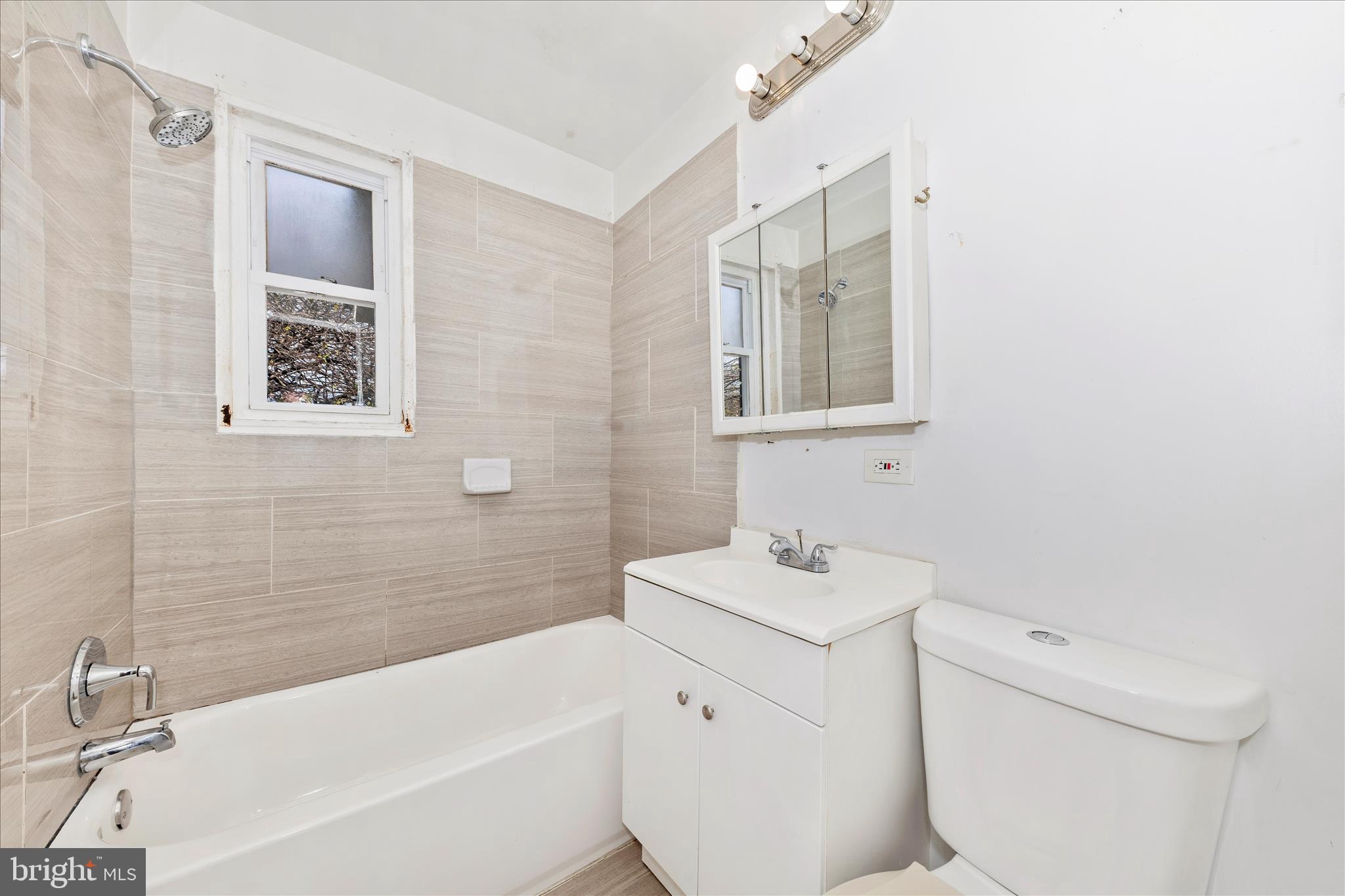 ADELPHI KNOLLS - Residential