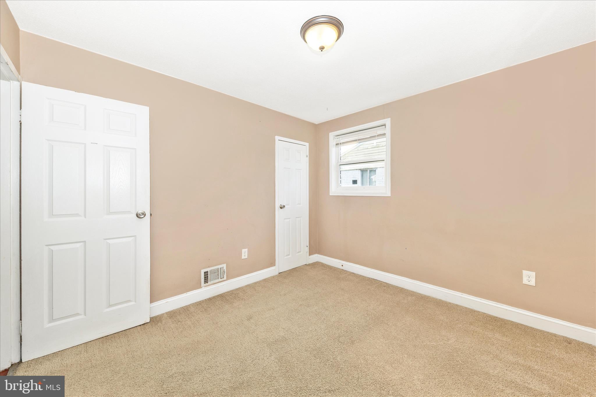 ADELPHI KNOLLS - Residential