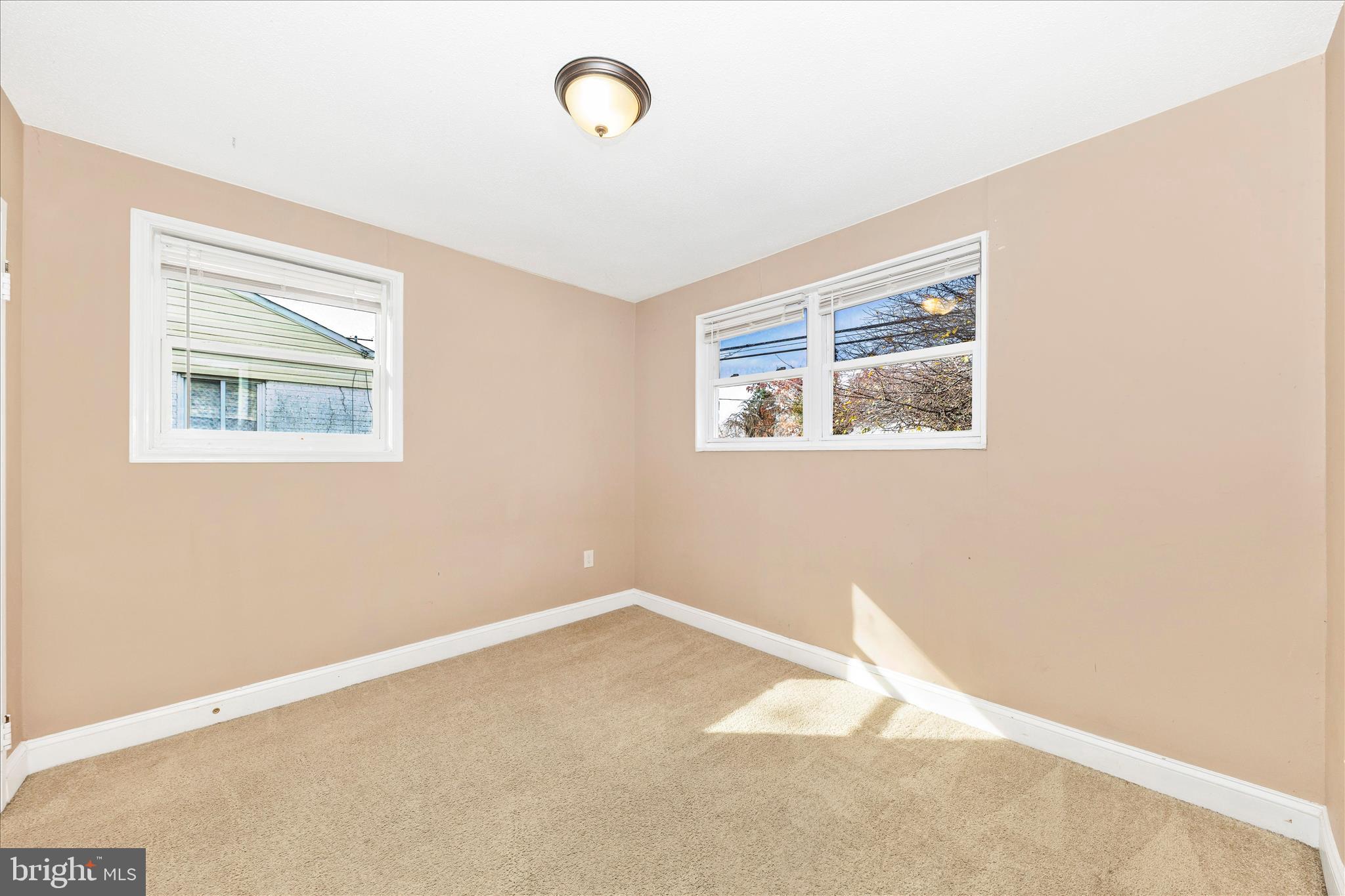 ADELPHI KNOLLS - Residential