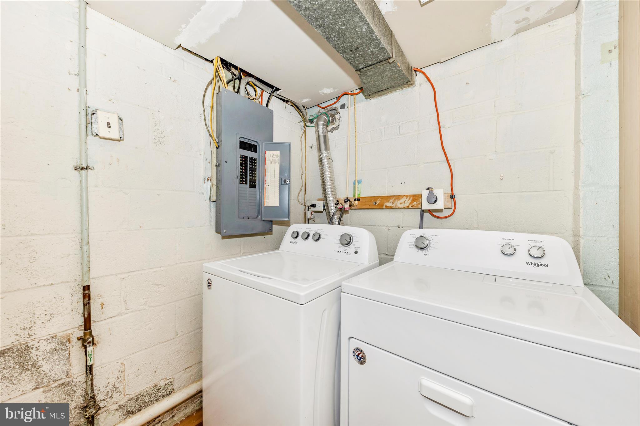 ADELPHI KNOLLS - Residential