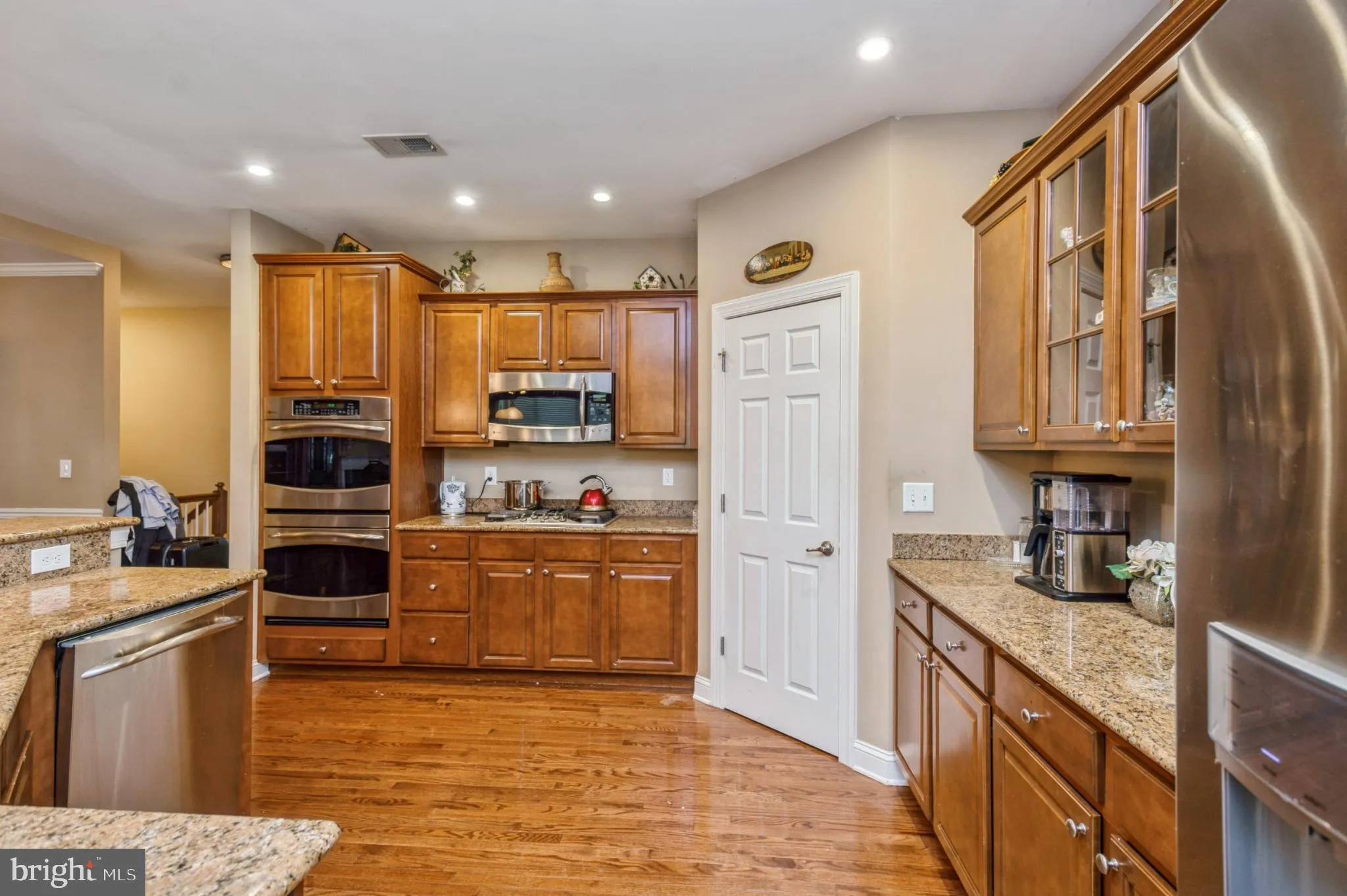 Manalapan, New Jersey 07726, United States, 2 Bedrooms Bedrooms, ,3 BathroomsBathrooms,Residential,Pending,143065