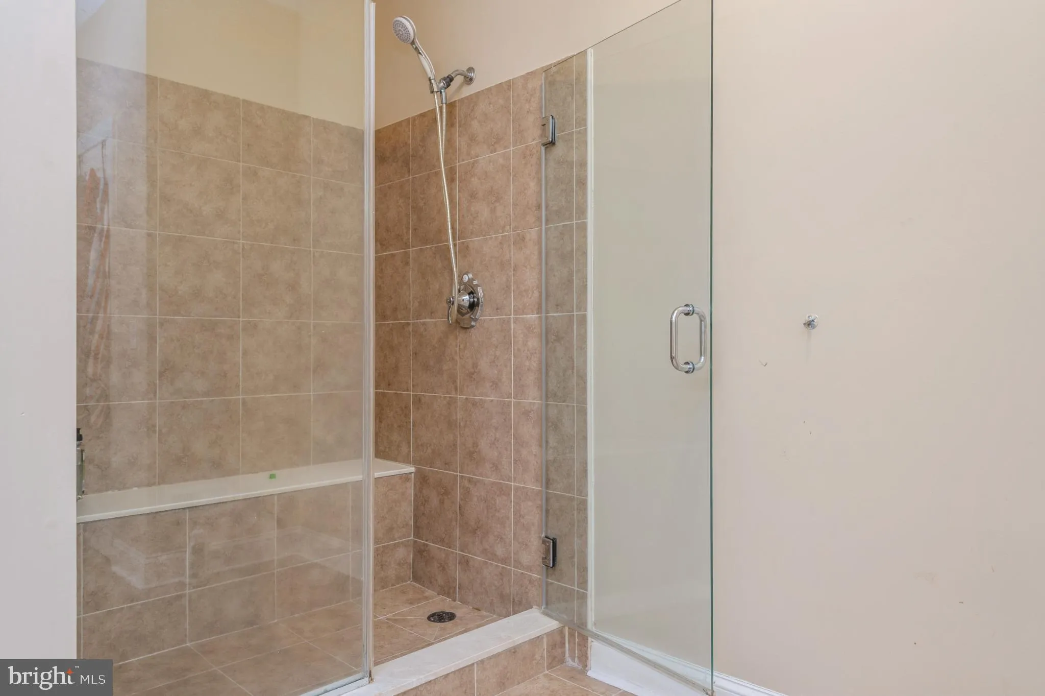 Manalapan, New Jersey 07726, United States, 2 Bedrooms Bedrooms, ,3 BathroomsBathrooms,Residential,Pending,143065