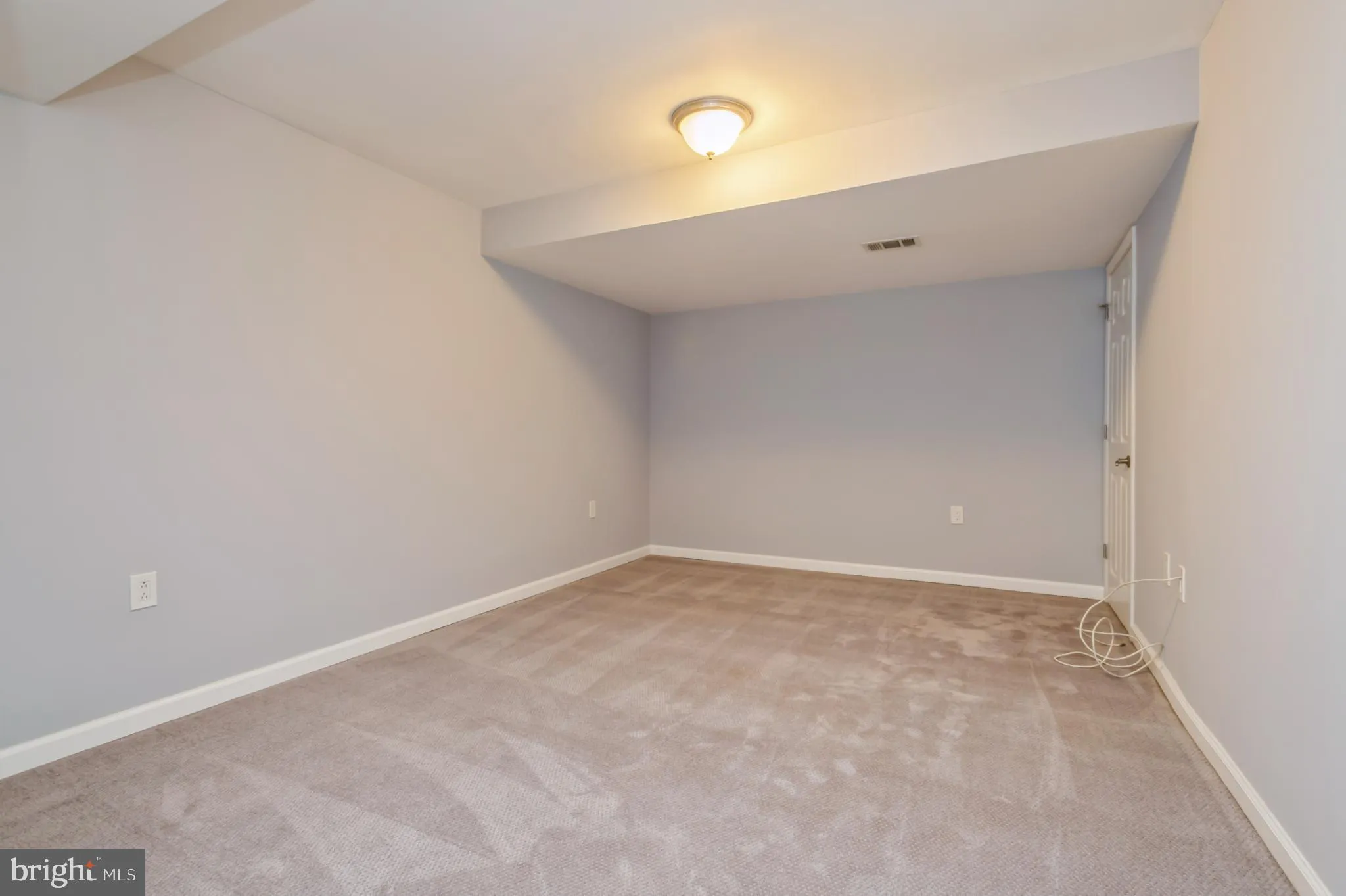 Manalapan, New Jersey 07726, United States, 2 Bedrooms Bedrooms, ,3 BathroomsBathrooms,Residential,Pending,143065