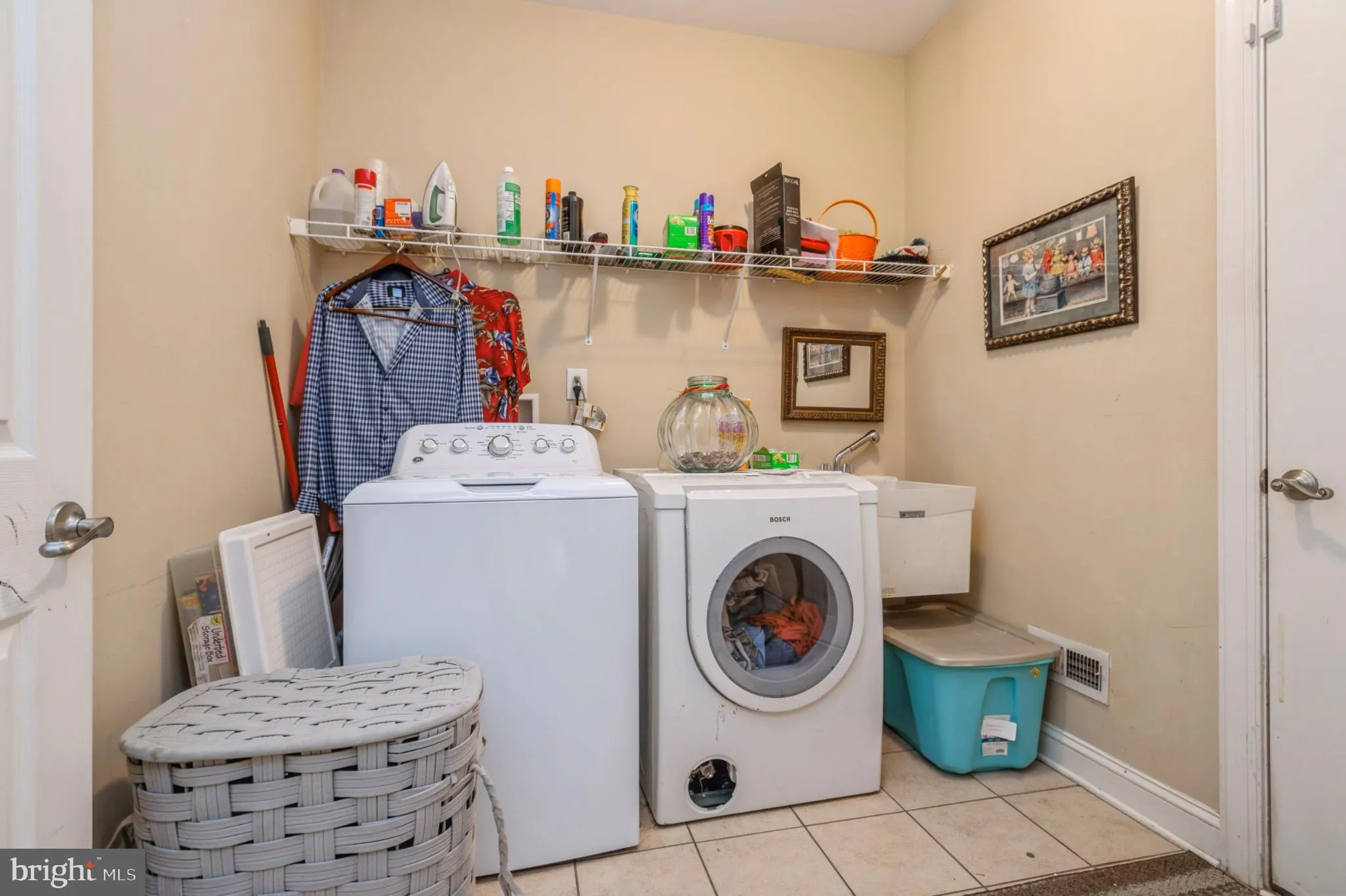 Manalapan, New Jersey 07726, United States, 2 Bedrooms Bedrooms, ,3 BathroomsBathrooms,Residential,Pending,143065