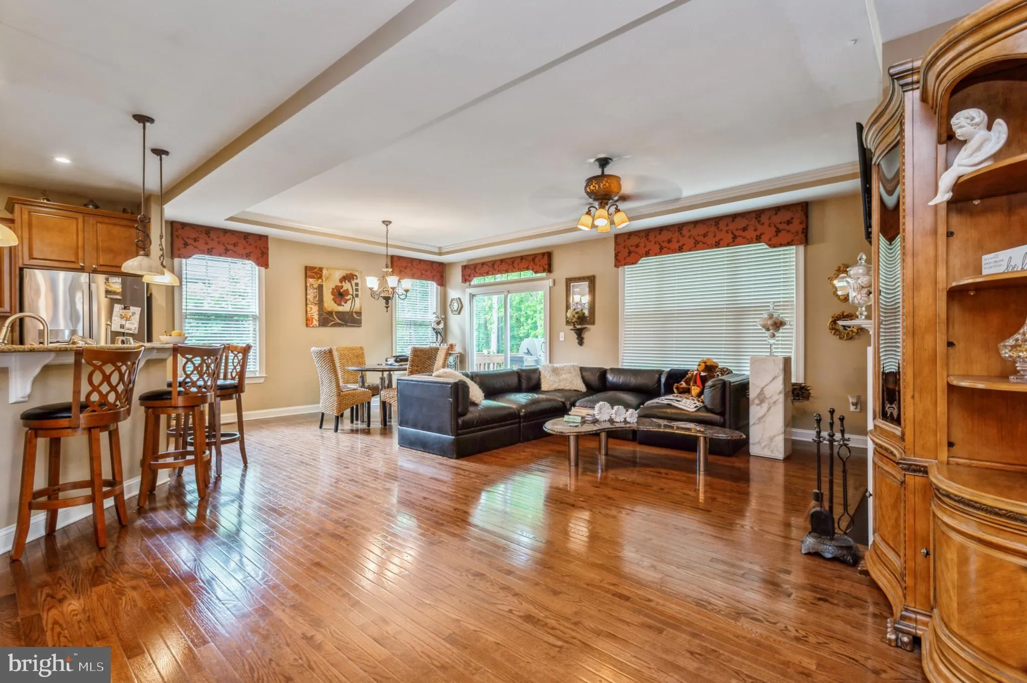 Manalapan, New Jersey 07726, United States, 2 Bedrooms Bedrooms, ,3 BathroomsBathrooms,Residential,Pending,143065