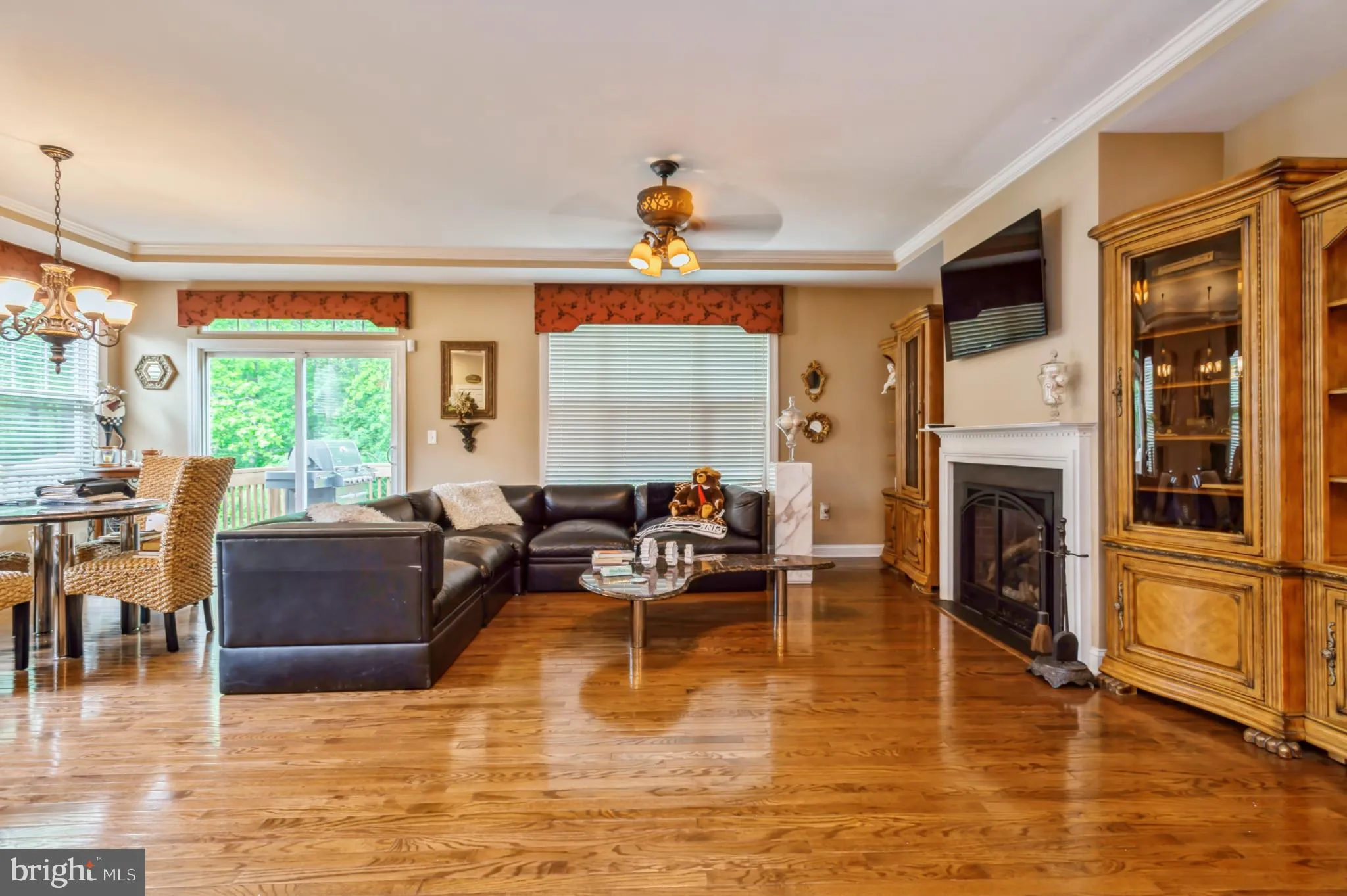 Manalapan, New Jersey 07726, United States, 2 Bedrooms Bedrooms, ,3 BathroomsBathrooms,Residential,Pending,143065