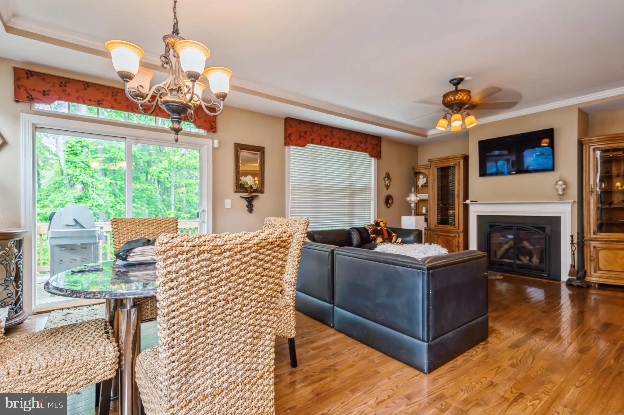 Manalapan, New Jersey 07726, United States, 2 Bedrooms Bedrooms, ,3 BathroomsBathrooms,Residential,Pending,143065