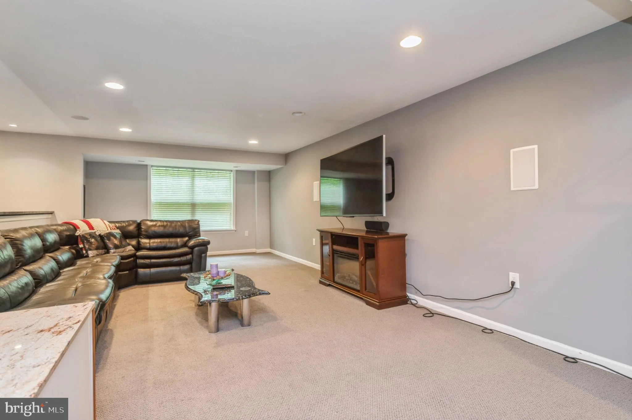 Manalapan, New Jersey 07726, United States, 2 Bedrooms Bedrooms, ,3 BathroomsBathrooms,Residential,Pending,143065