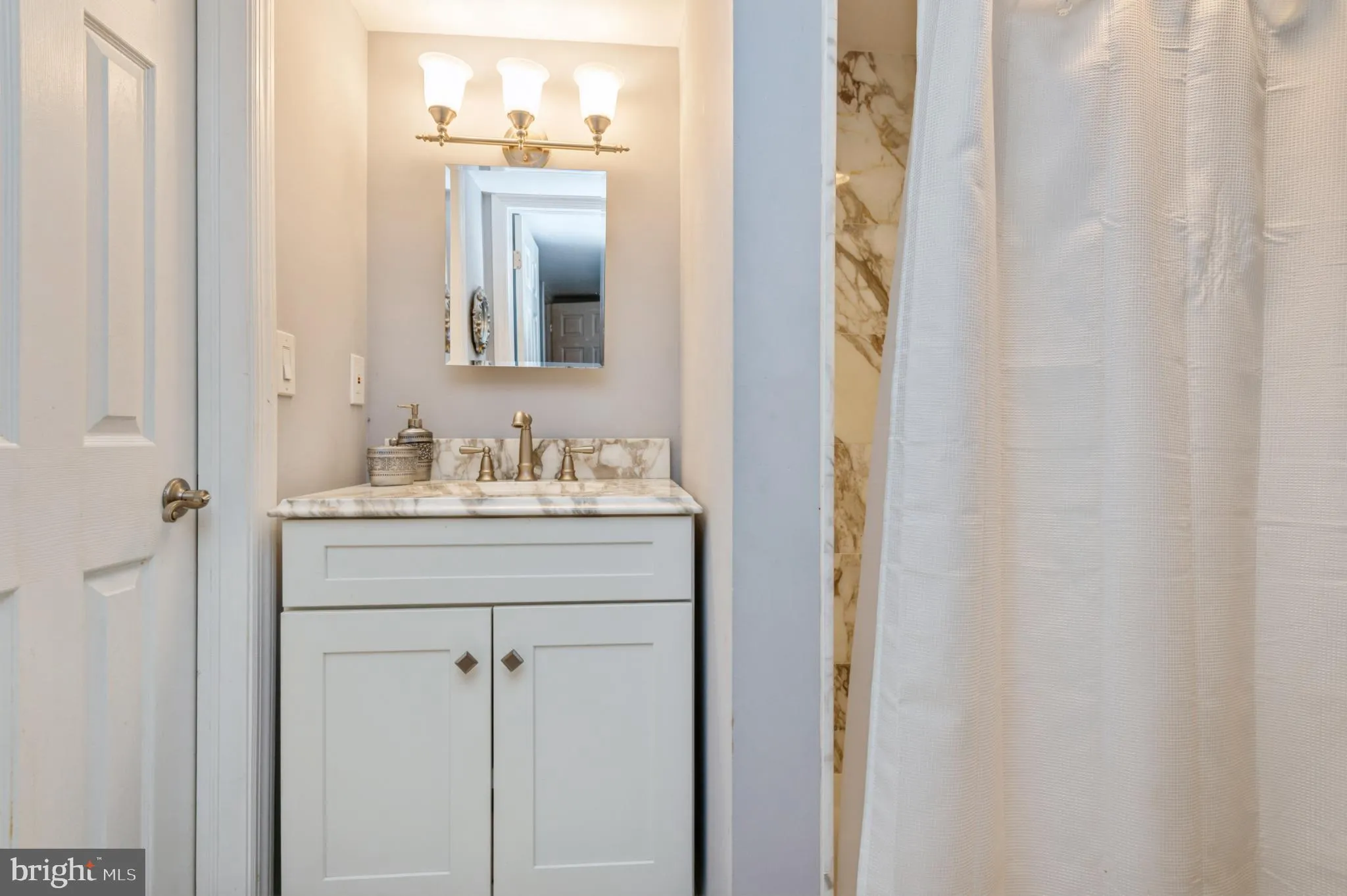 Manalapan, New Jersey 07726, United States, 2 Bedrooms Bedrooms, ,3 BathroomsBathrooms,Residential,Pending,143065