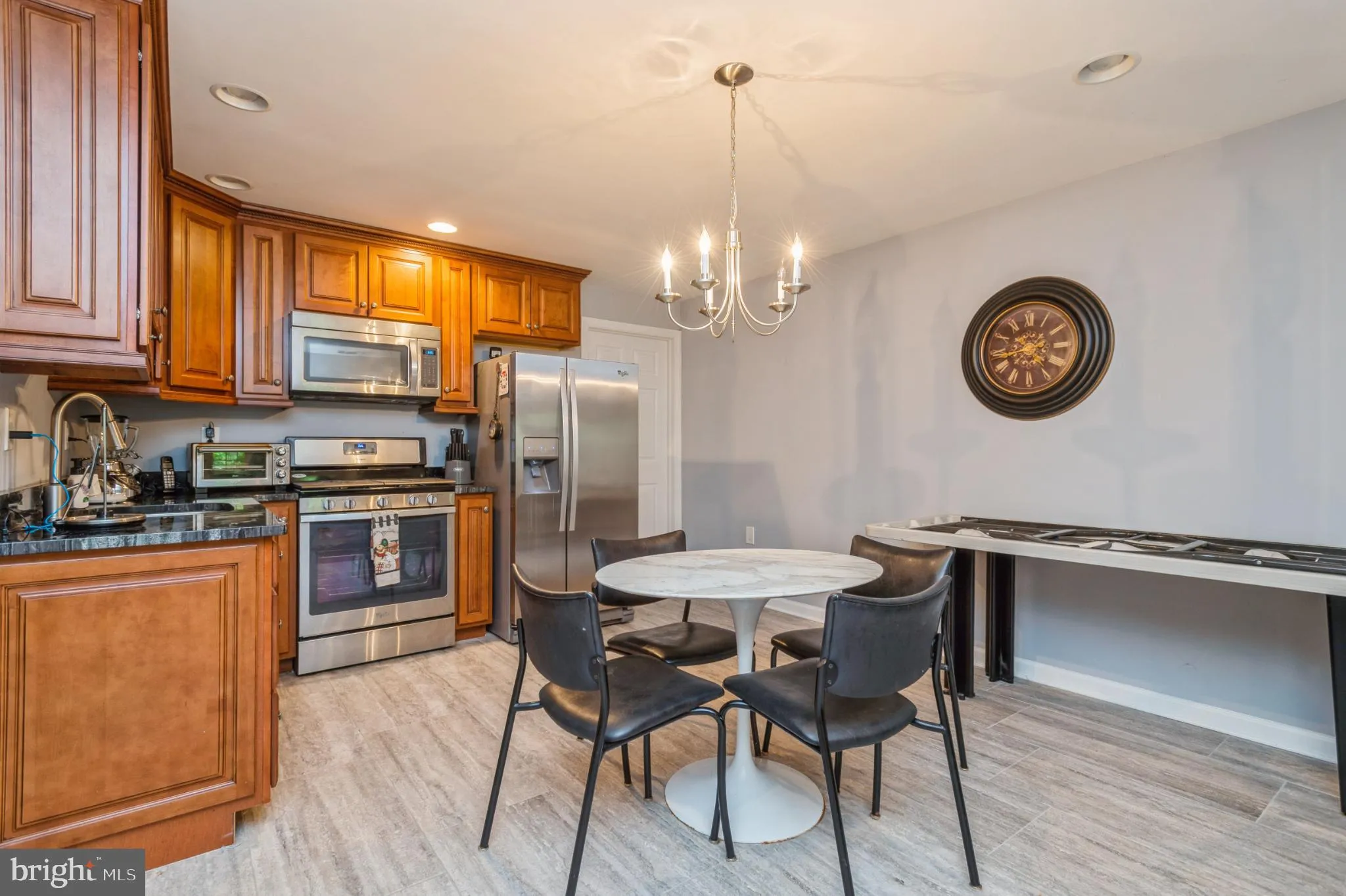 Manalapan, New Jersey 07726, United States, 2 Bedrooms Bedrooms, ,3 BathroomsBathrooms,Residential,Pending,143065