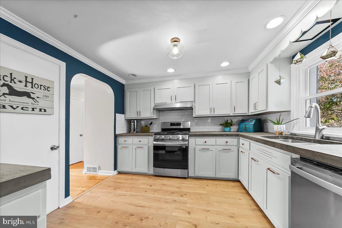 EAST FALLOWFIELD - Residential