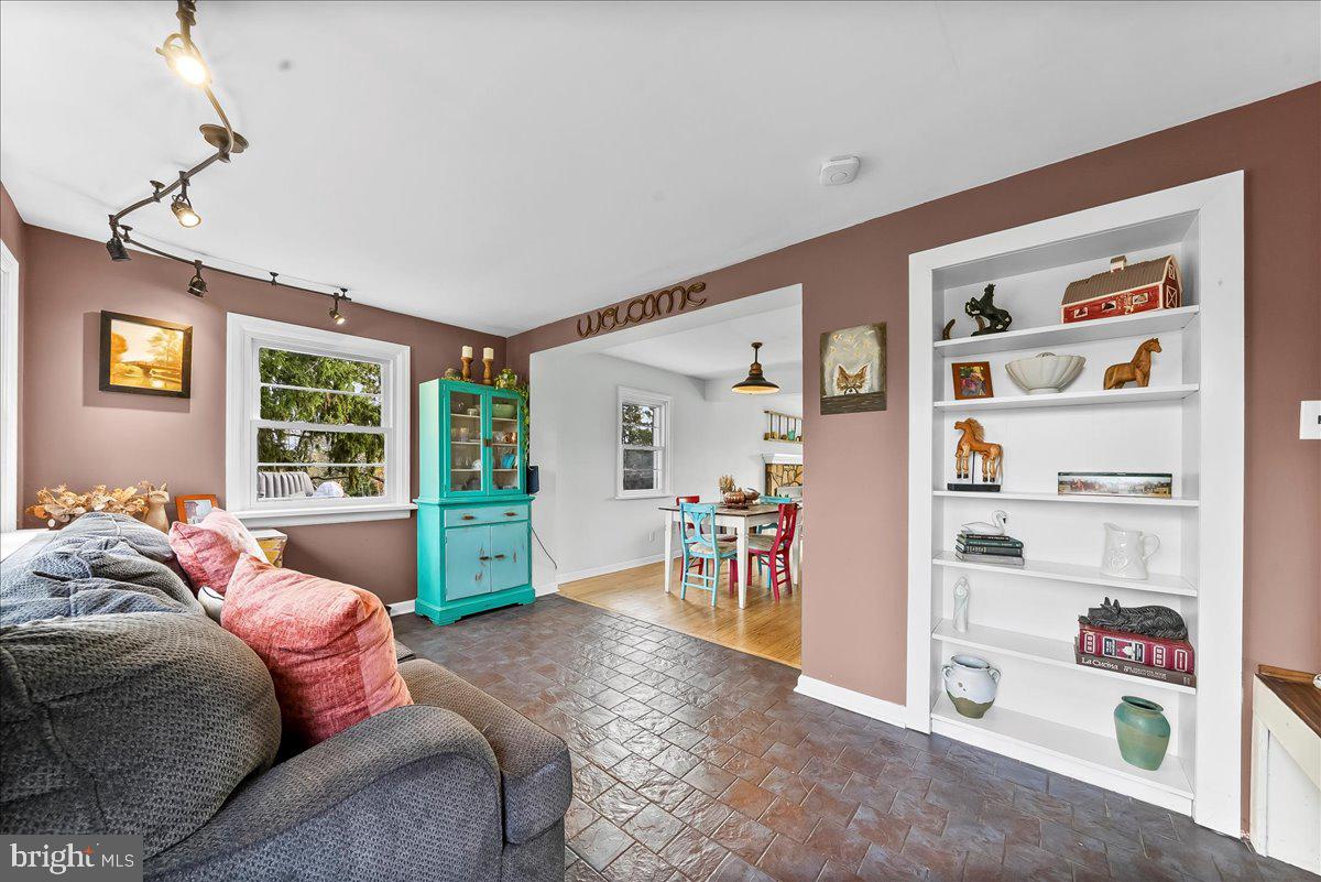 EAST FALLOWFIELD - Residential