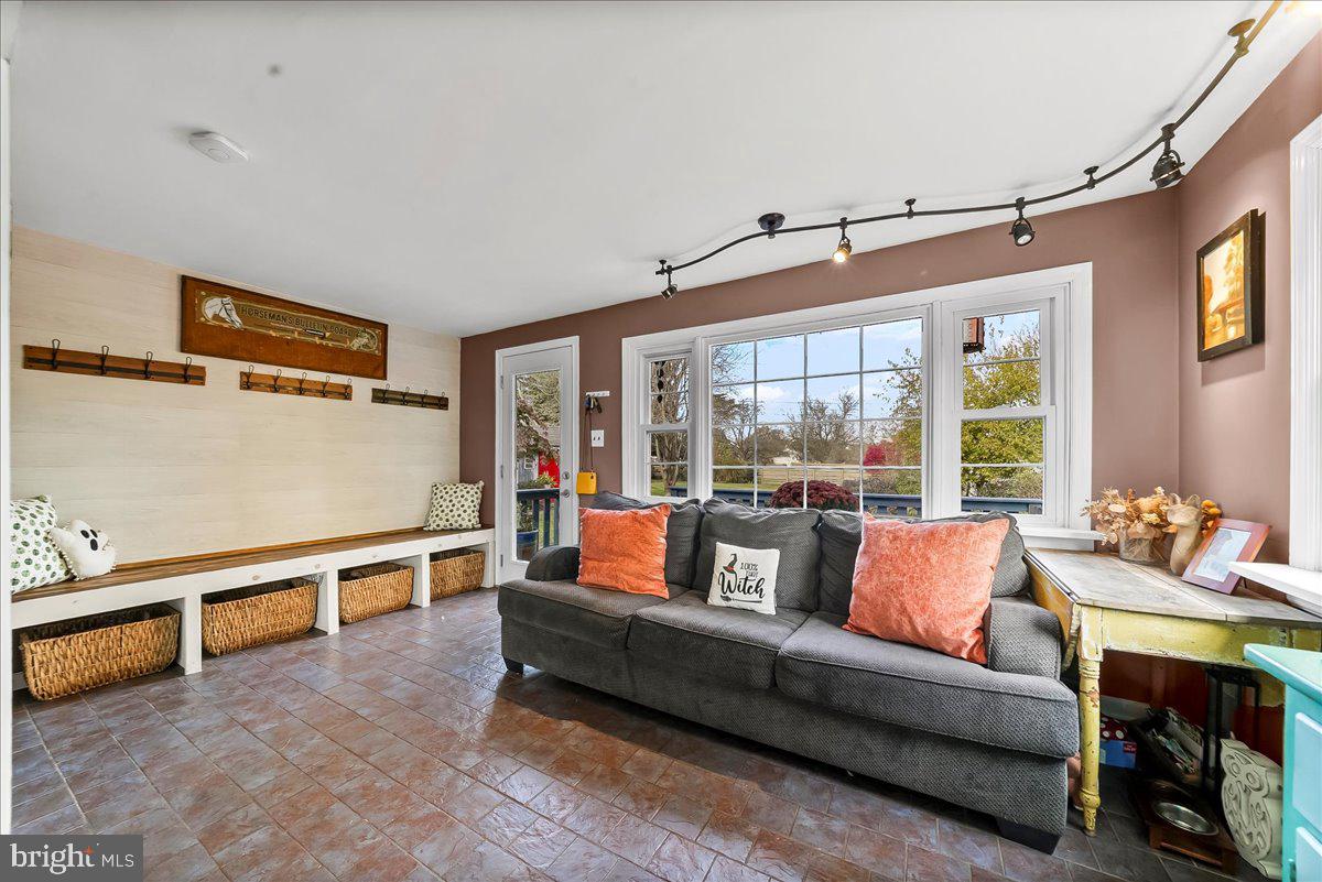 EAST FALLOWFIELD - Residential