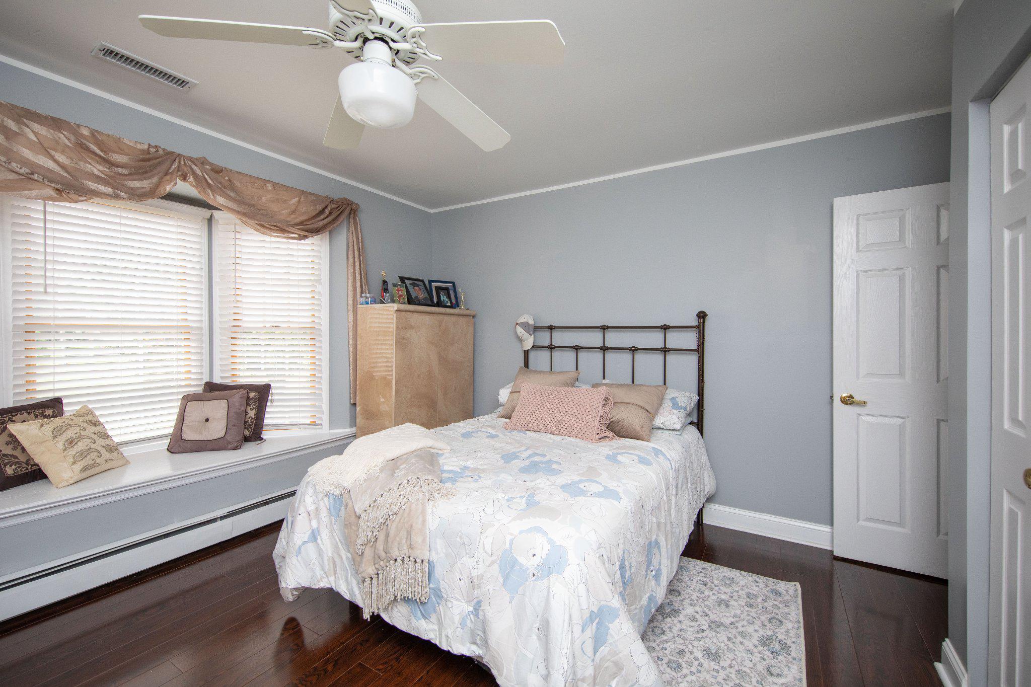 FEASTERVILLE - Residential