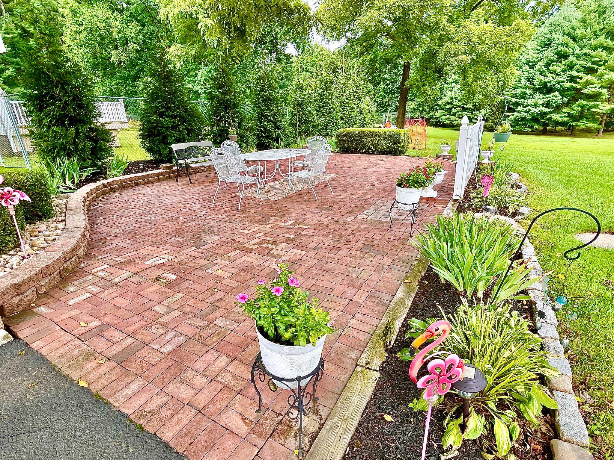 FEASTERVILLE - Residential