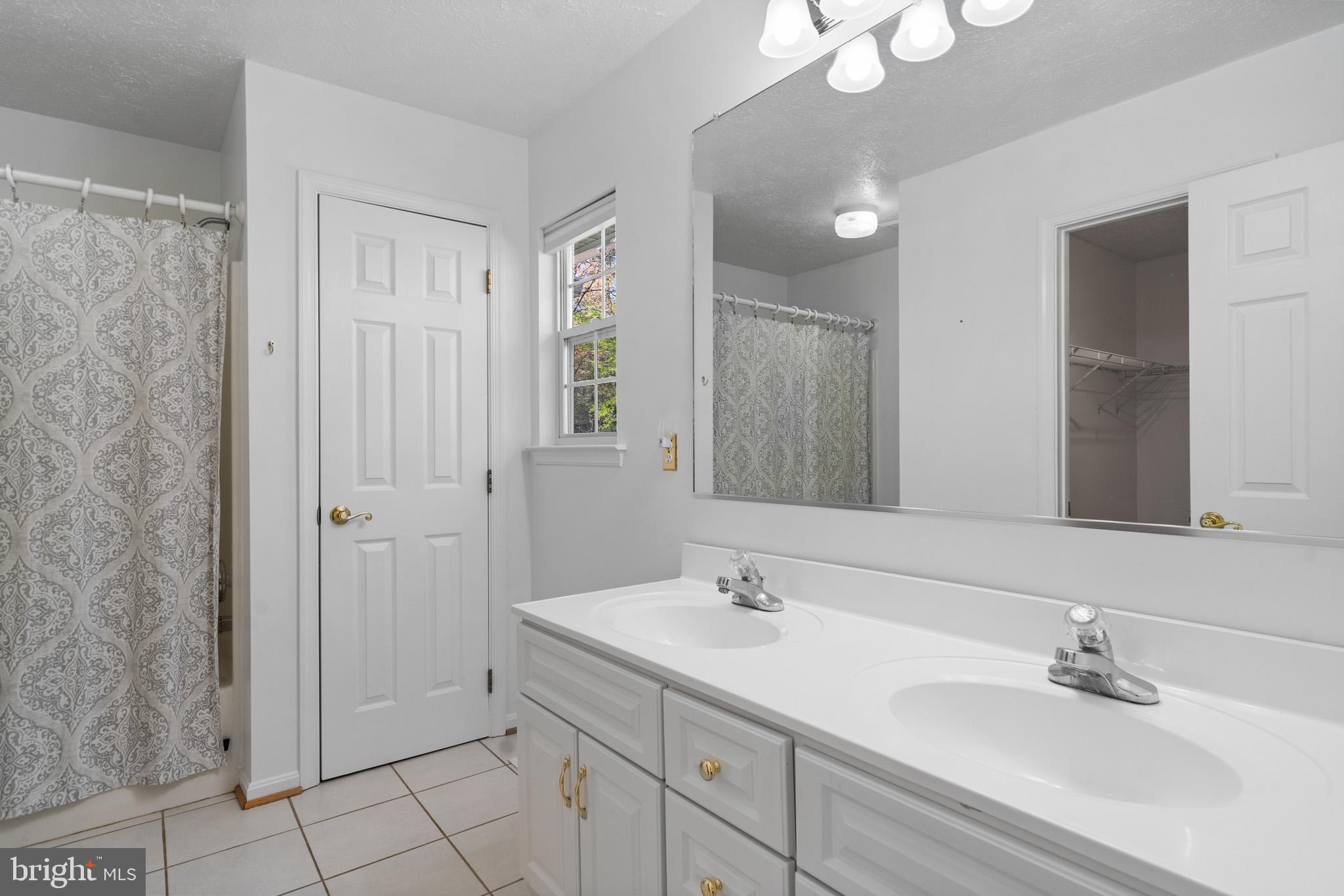 CRESCENT RUN - Residential