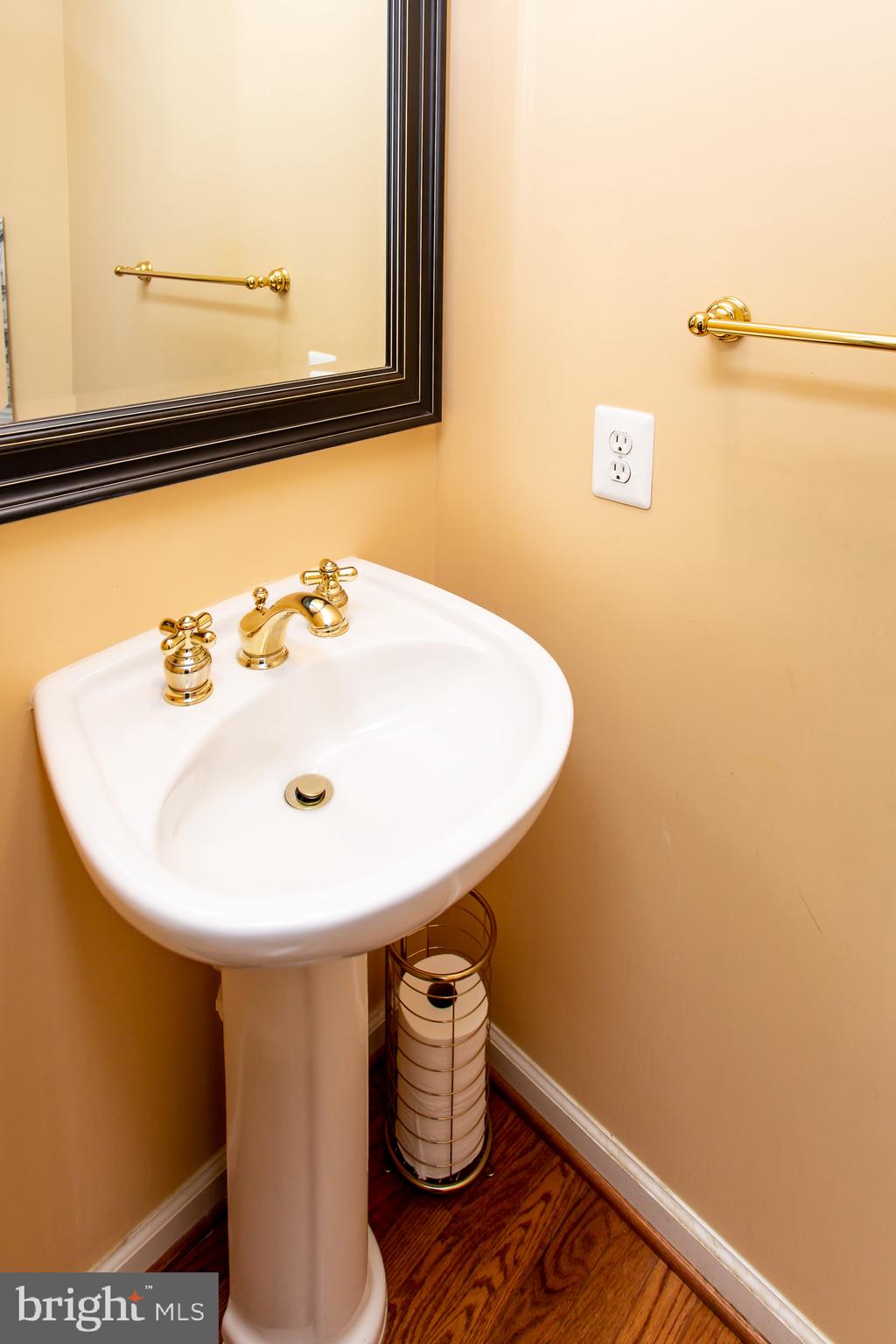 CARLYLE - Residential Lease