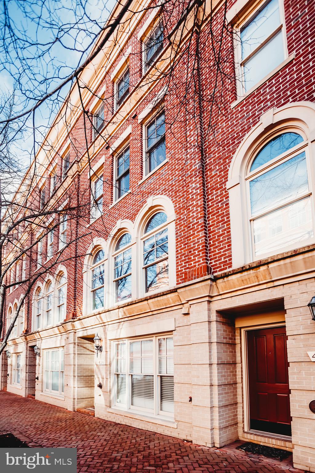 CARLYLE - Residential Lease