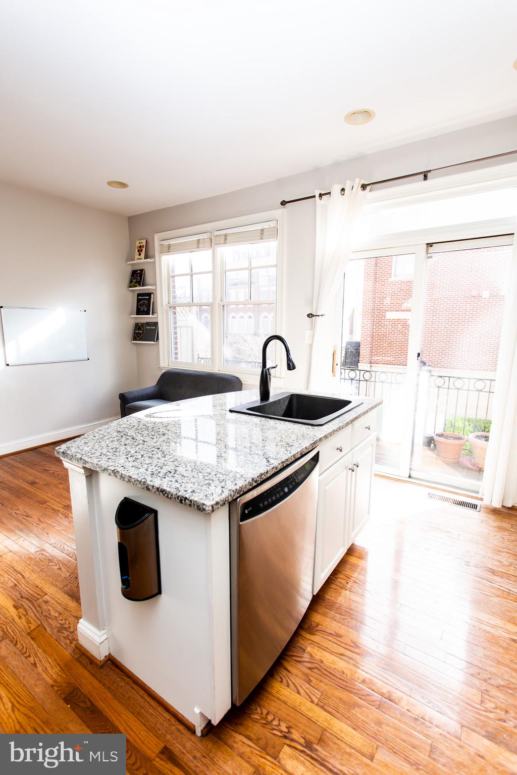 CARLYLE - Residential Lease