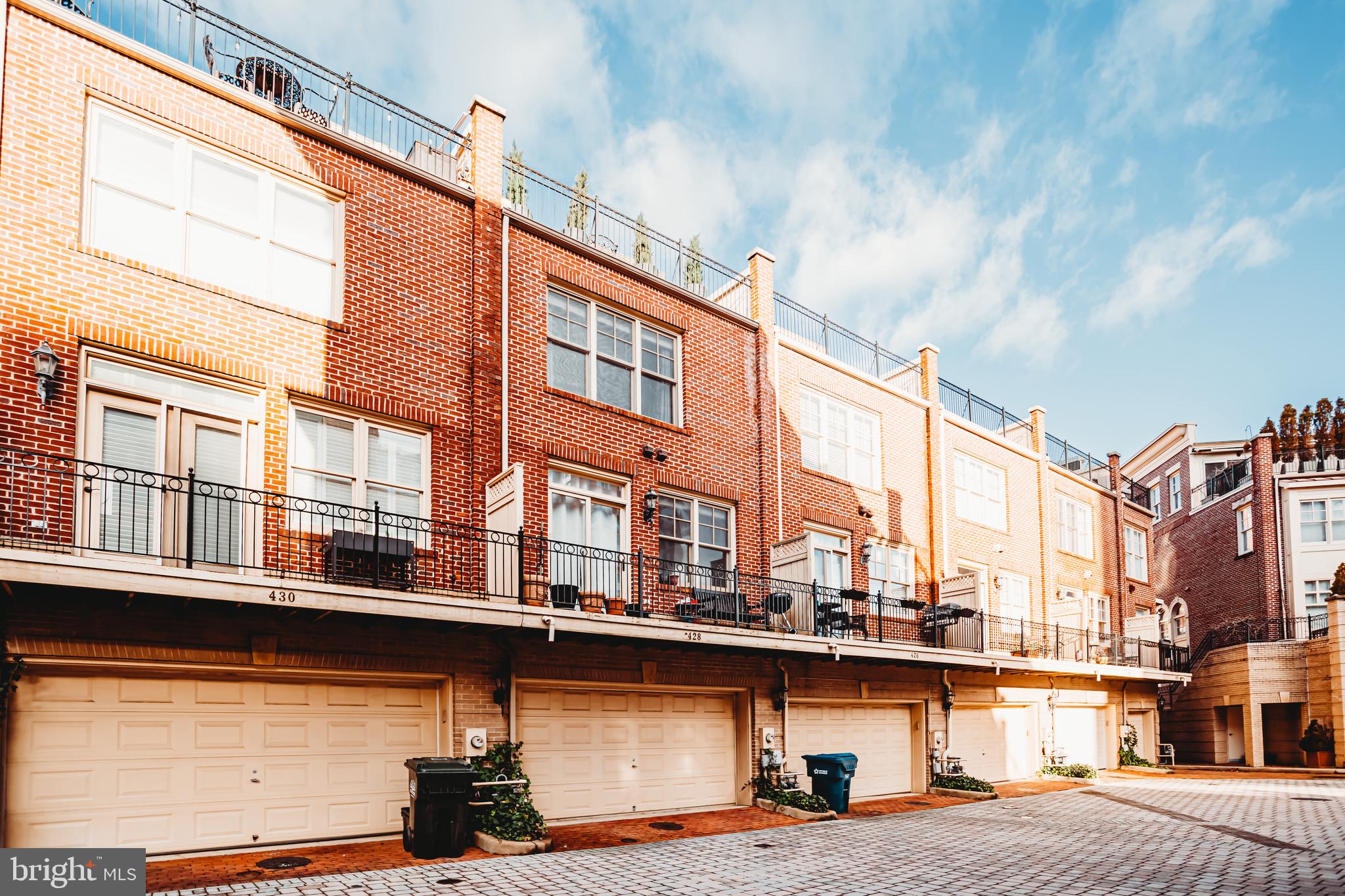 CARLYLE - Residential Lease