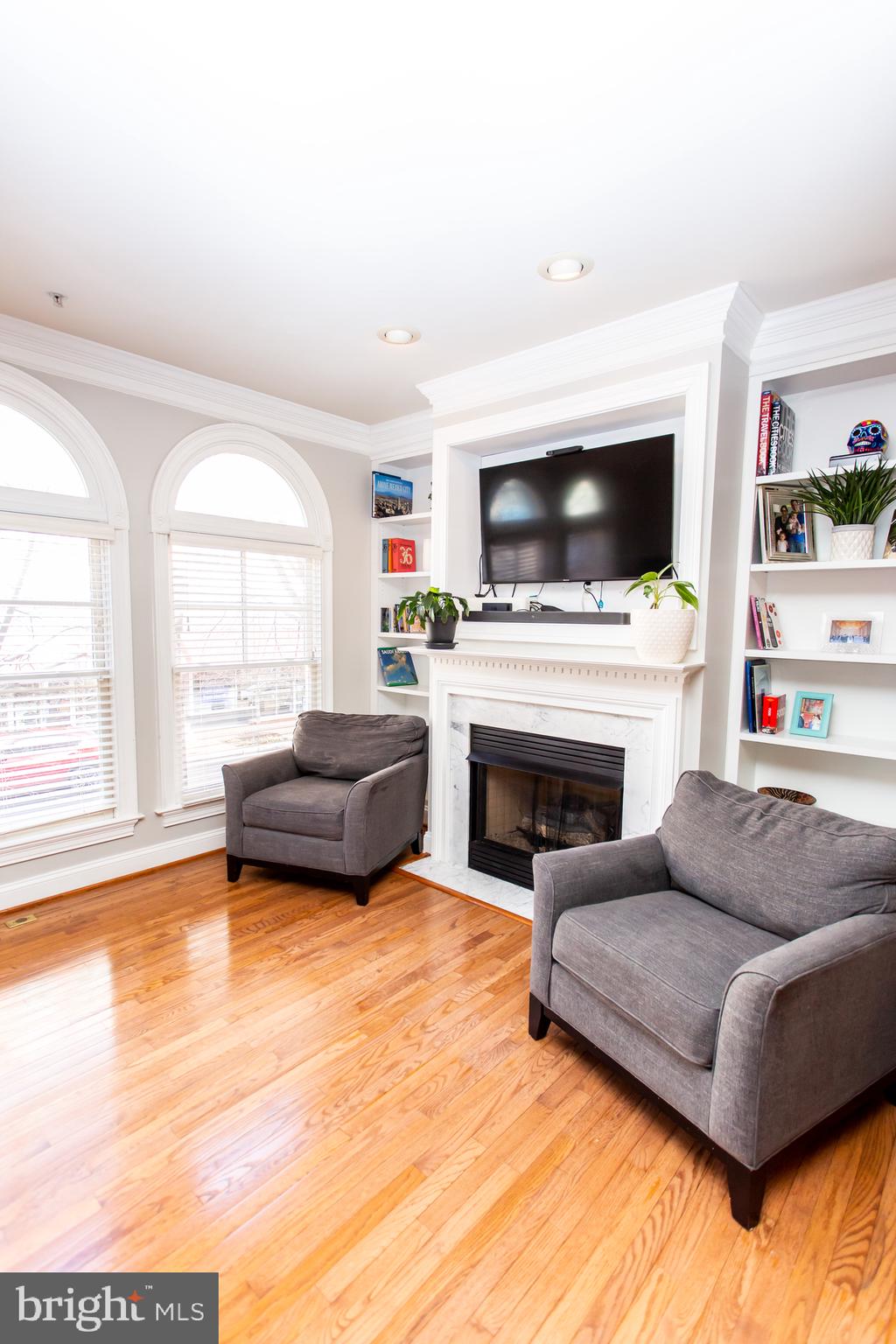 CARLYLE - Residential Lease