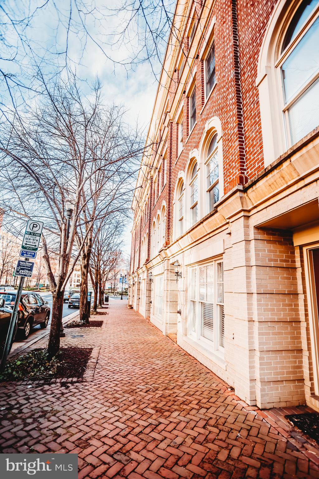 CARLYLE - Residential Lease